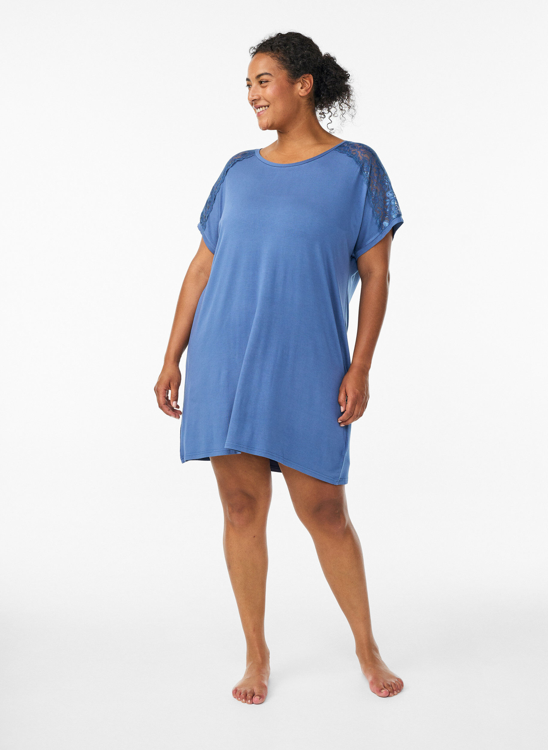 Zizzi Chemise de nuit en viscose avec dentelle, Bleu, Model image number 1