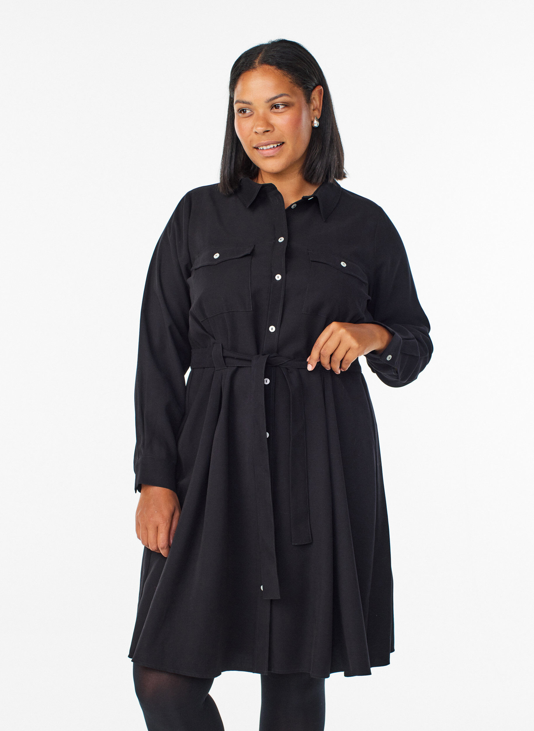 Robe chemise avec ceinture &agrave; nouer et manches longues, Noir, Model