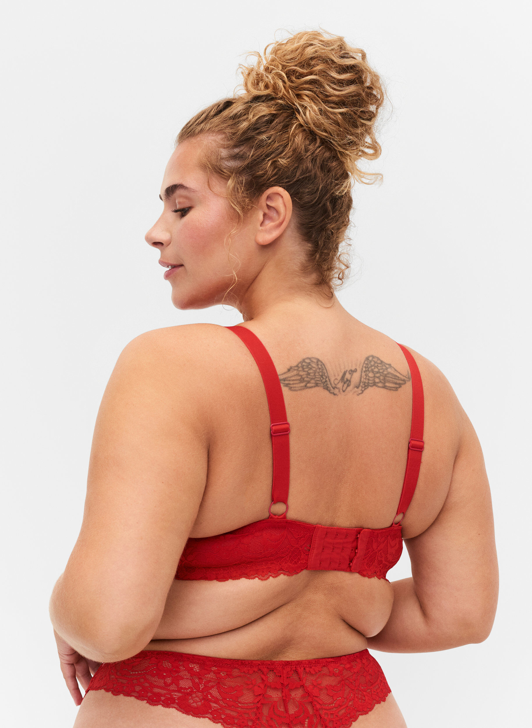 Zizzi Soutien-gorge en dentelle et string, Red Ass., Model image number 1
