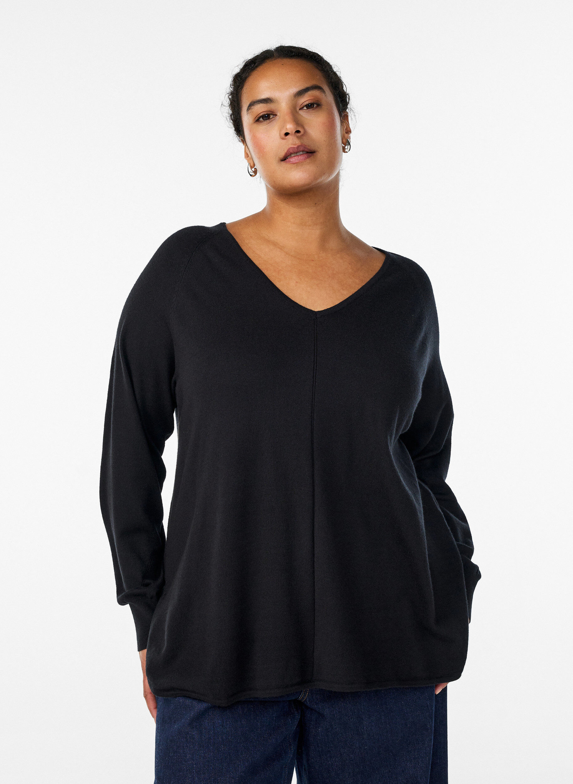 Blouse en fine maille avec col V et d&eacute;tail devant, Noir, Model