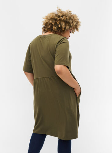 Robe en coton à manches courtes avec plis, Ivy Green, Model image number 1