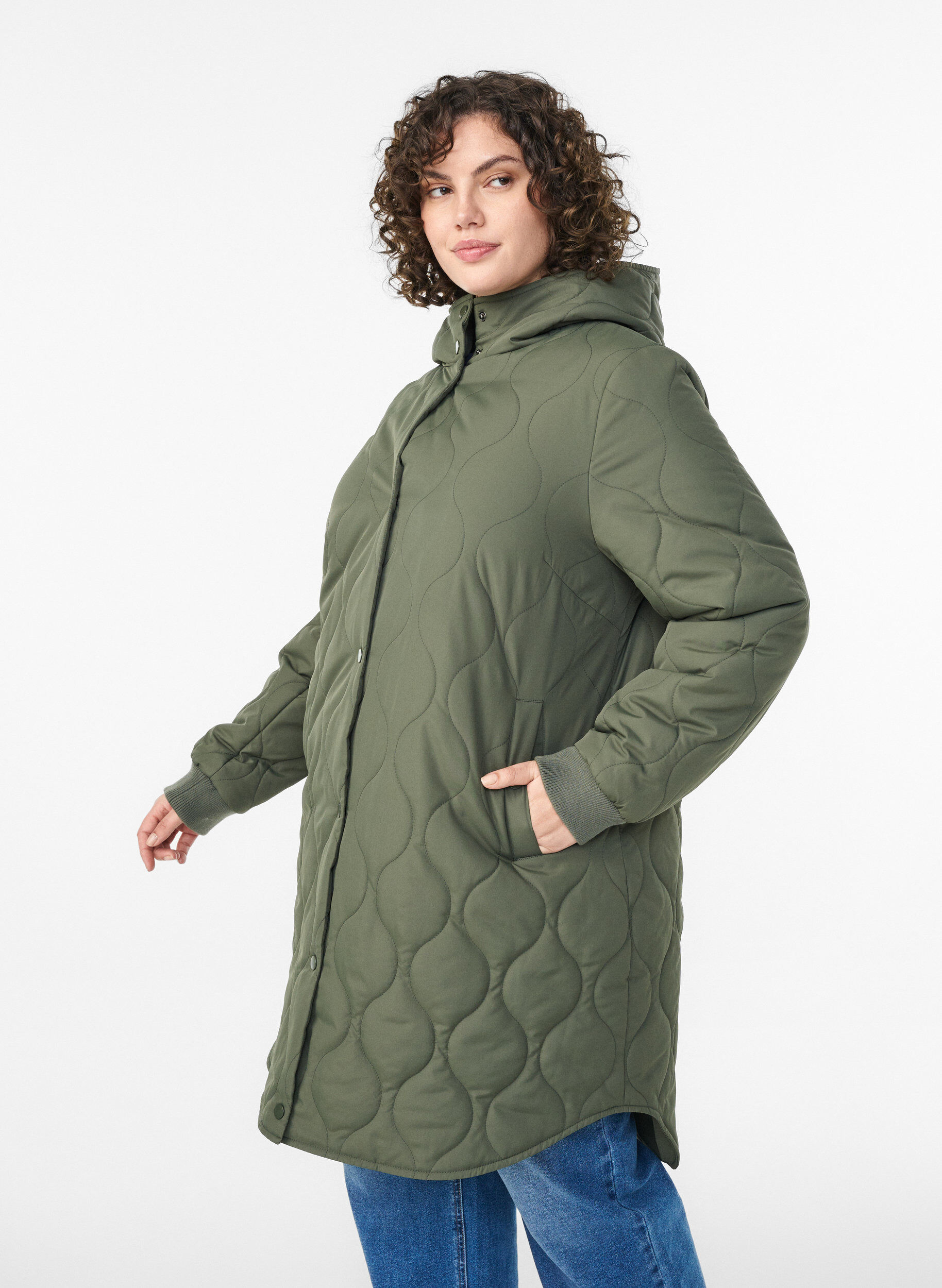 Veste matelass&eacute;e mi-longue avec capuche, Vert, Model