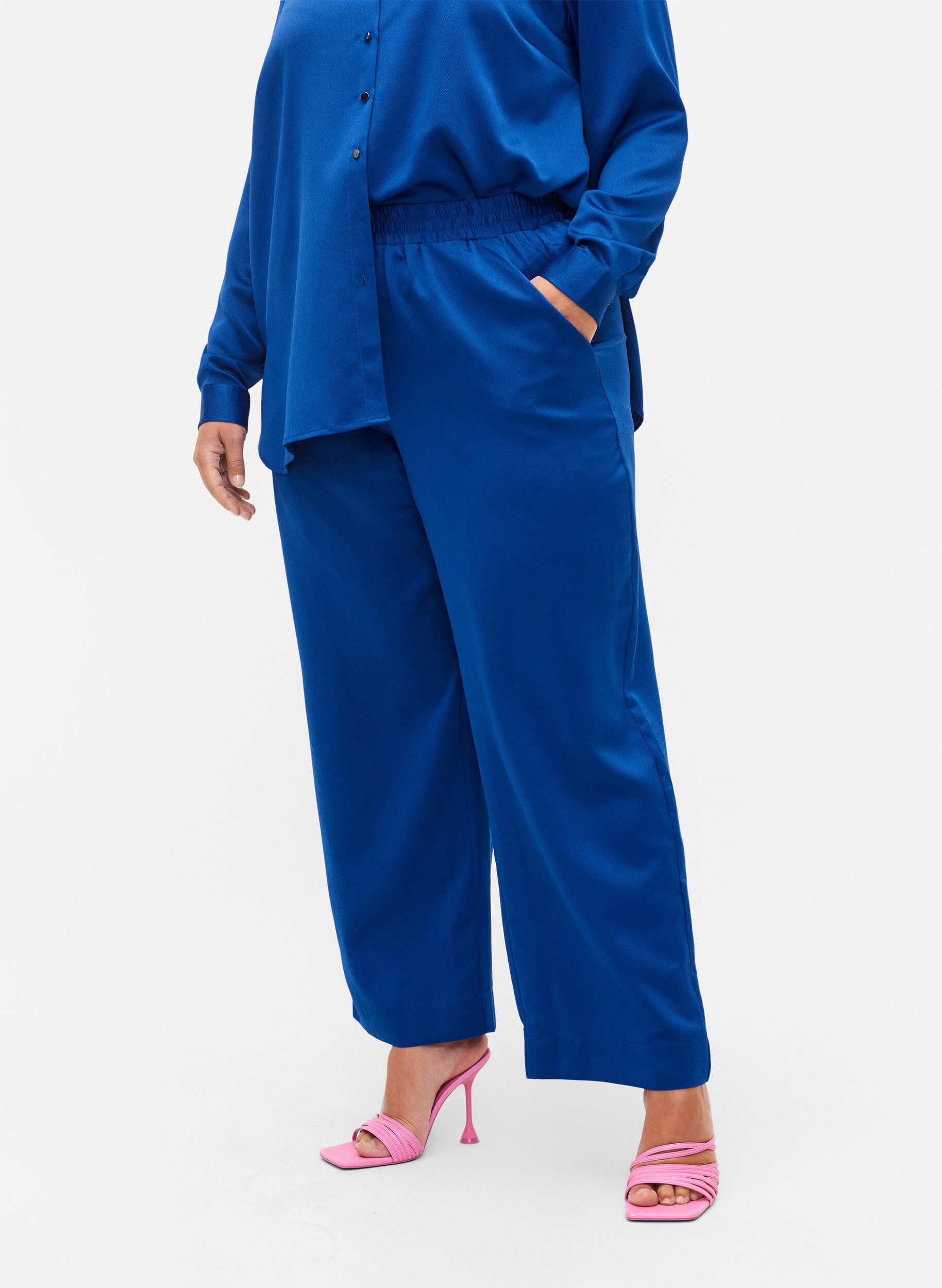 Zizzi Pantalon ample en brillant l&eacute;ger avec largeur, Surf the web, Model image number 1