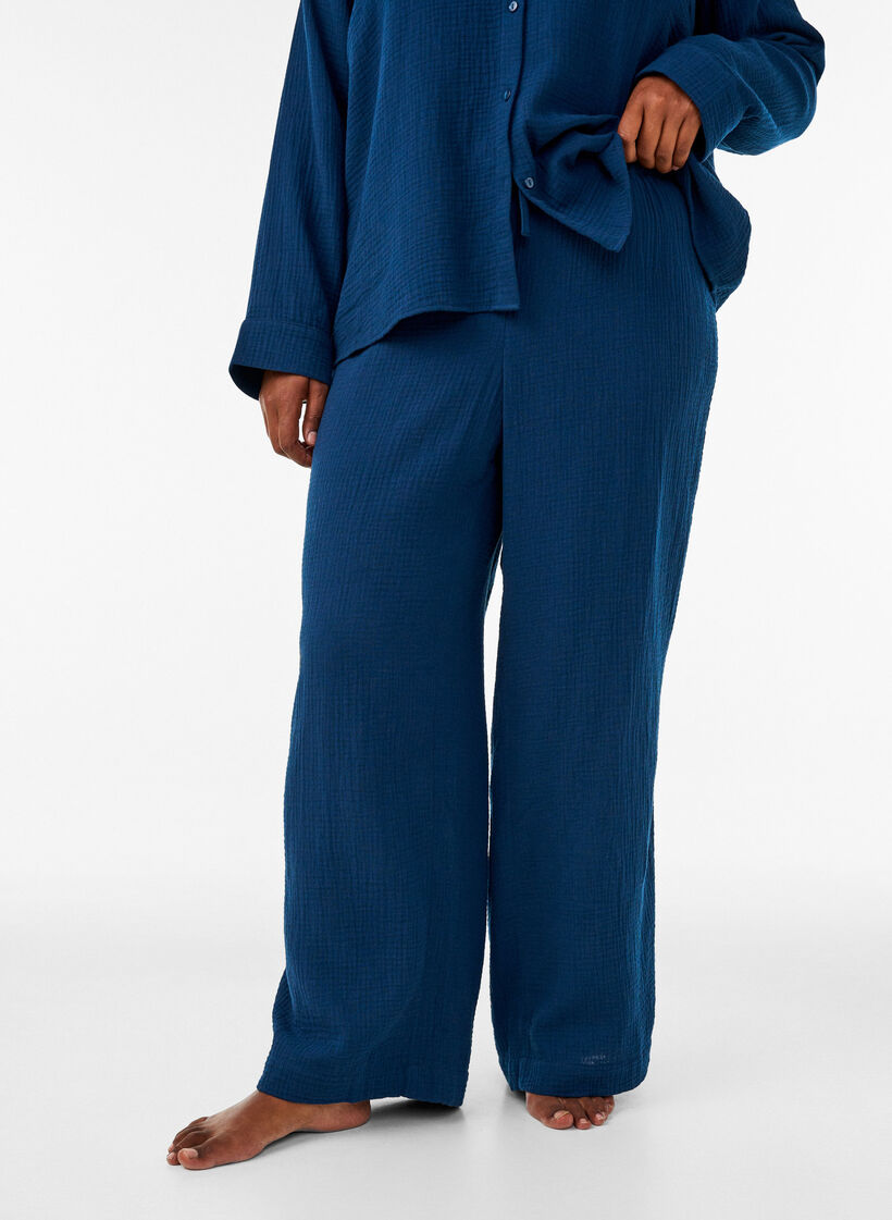 Pantalon de pyjama ample en mousseline de coton, Bleu, Model image number 2