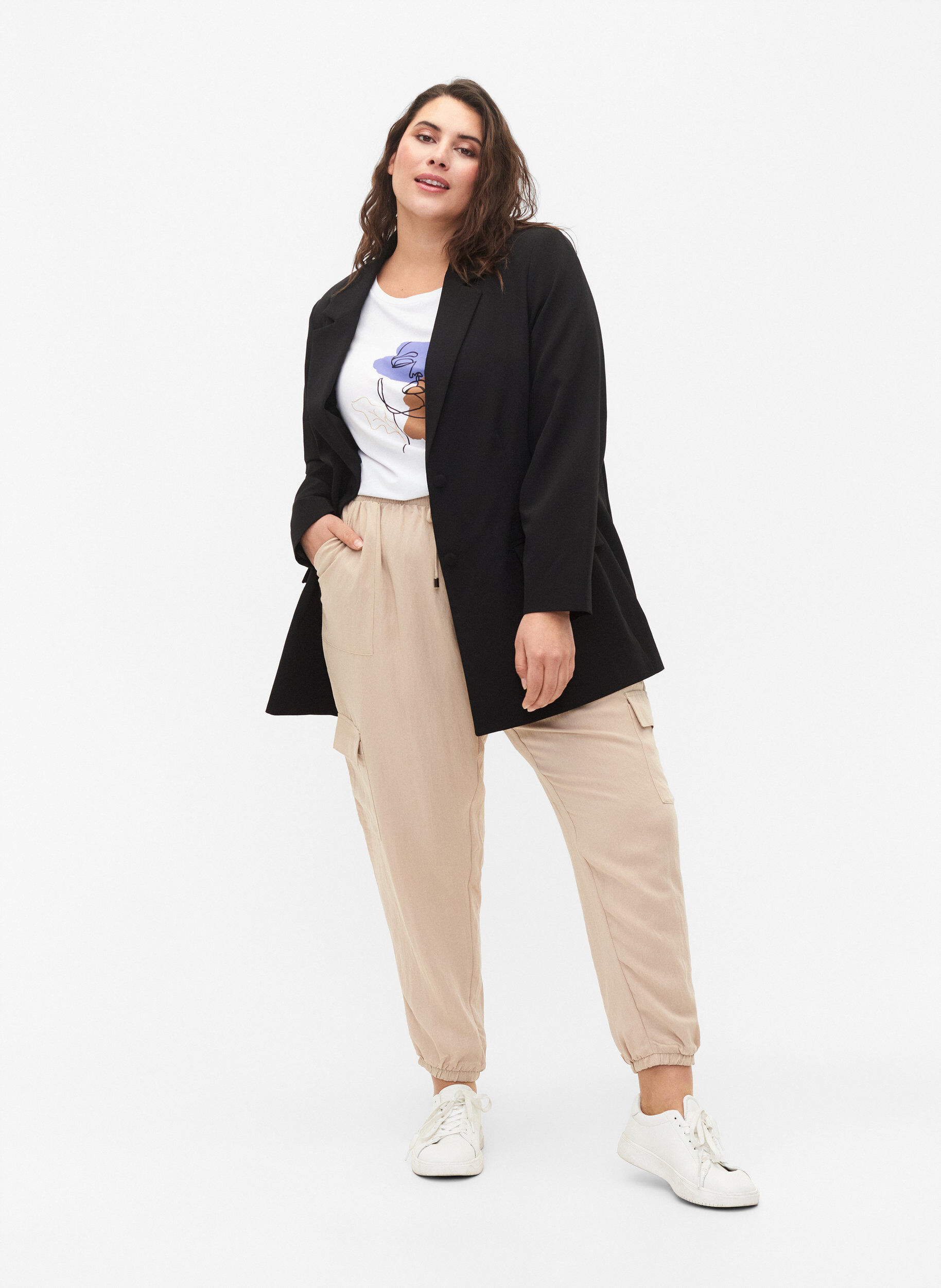 Zizzi Blazer classique avec fermeture &agrave; boutons, Black, Model image number 2