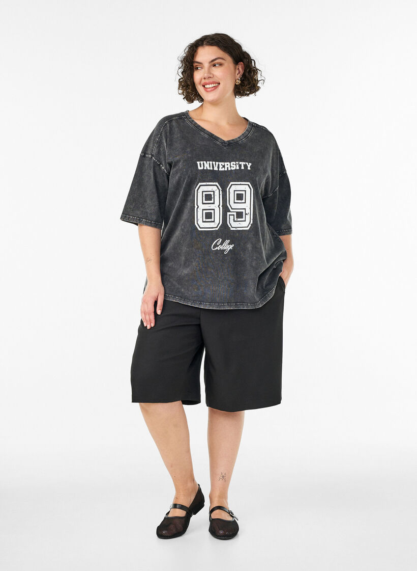 T-shirt oversize en coton bio avec un imprim&eacute; college, Noir, Model image number 1