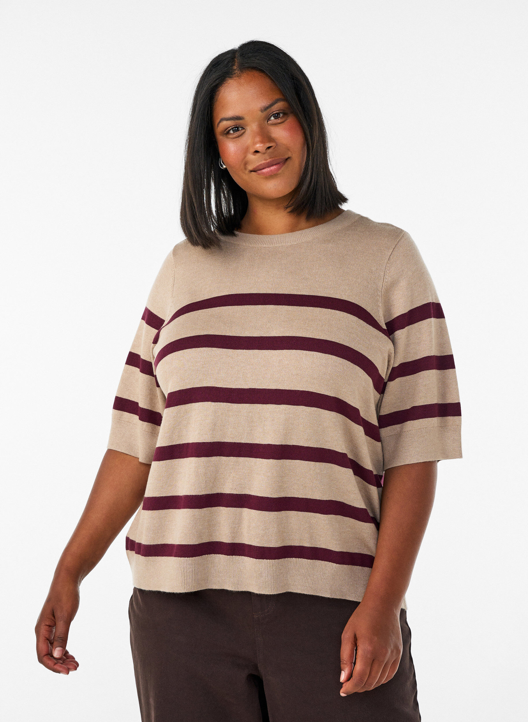 ZizziHaut en maille ray&eacute;e &agrave; manches courtes, Beige, Model image number 0