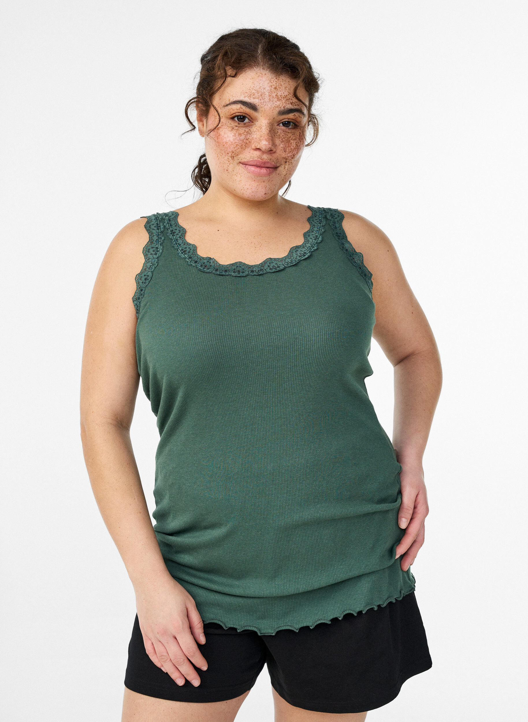 ZizziHaut avec bordure en dentelle, Vert fonc&eacute;, Model image number 0