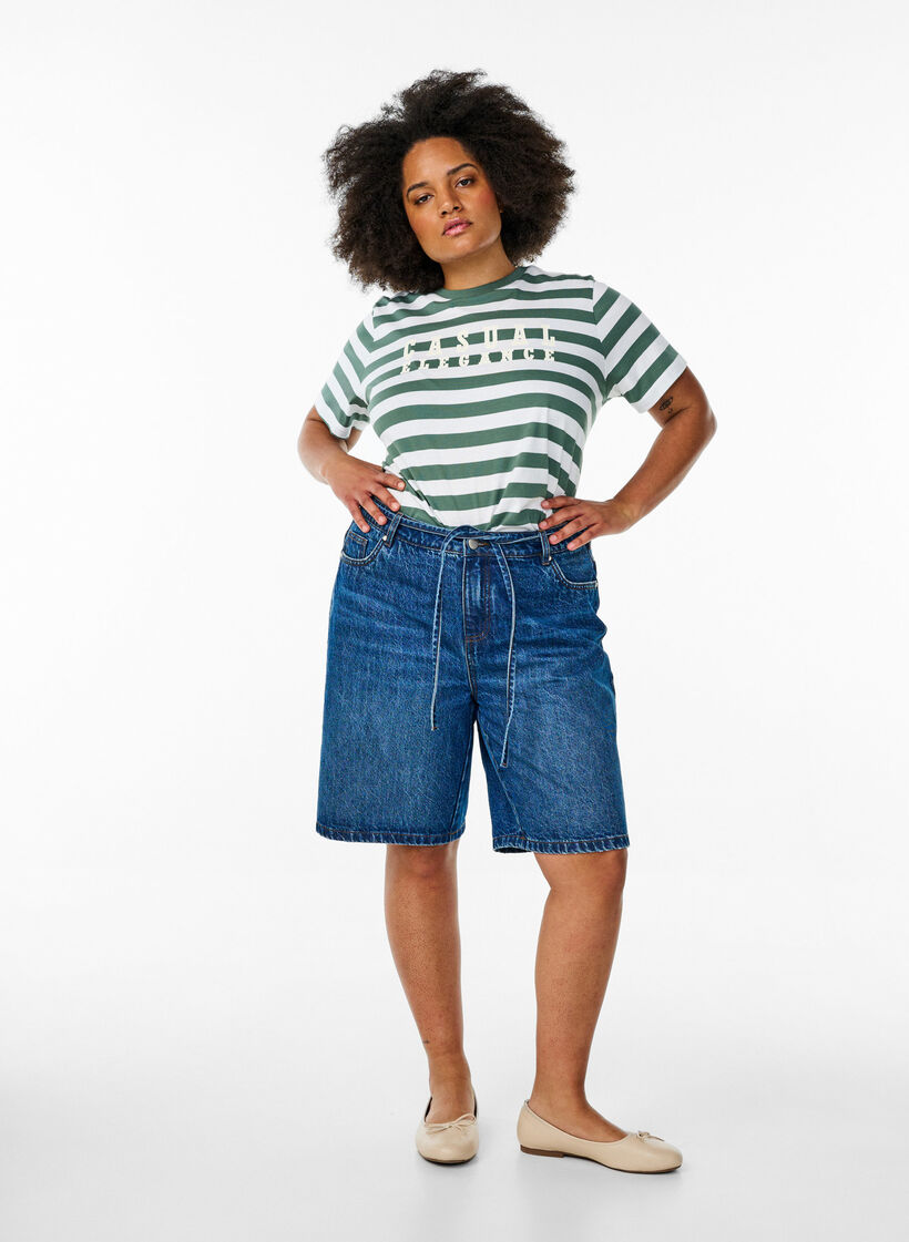 T-shirt en coton biologique avec des rayures et du texte, Vert, Model image number 1