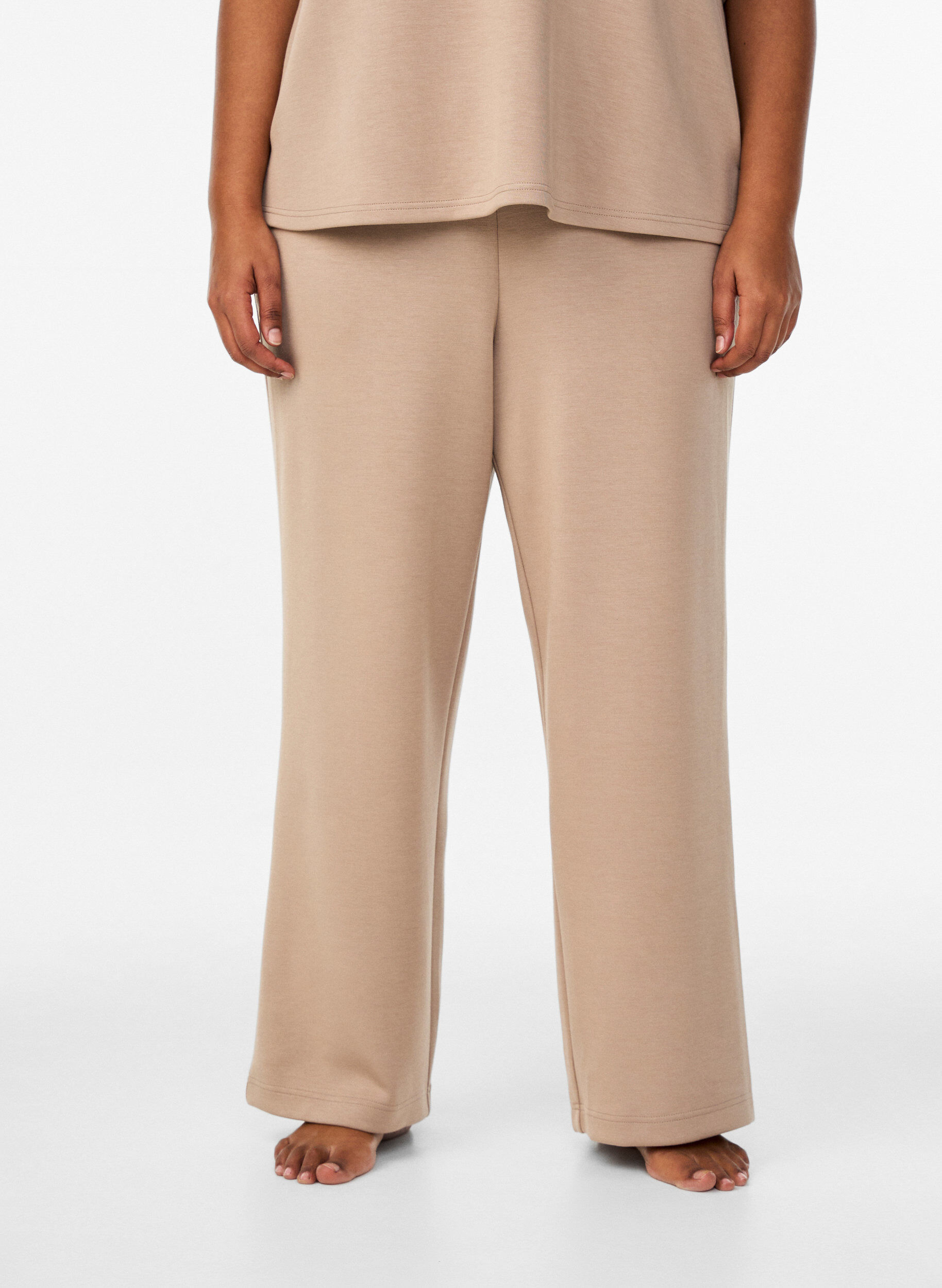 Zizzi Pantalon d'int&eacute;rieur taille haute &agrave; jambes droites, Beige, Model image number 2