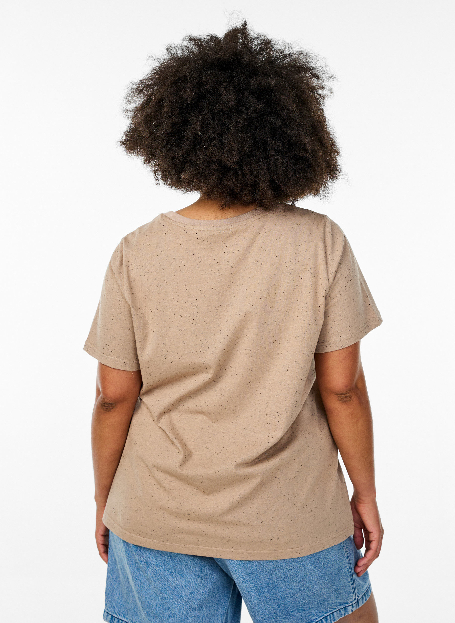 Zizzi T-shirt en coton avec col rond, Beige, Model image number 2