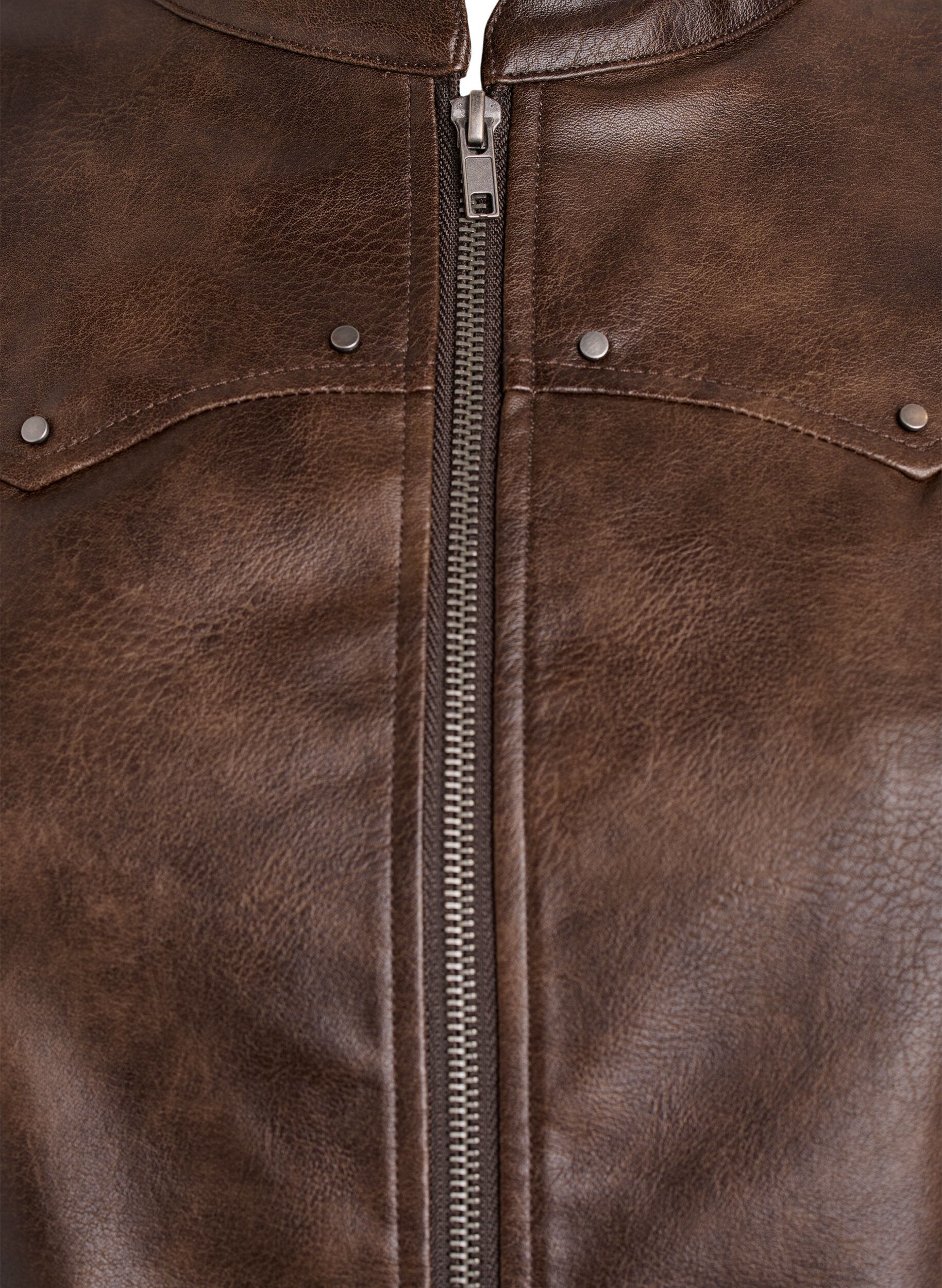 Zizzi Veste en similicuir avec clous et poches, Marron, Packshot image number 2