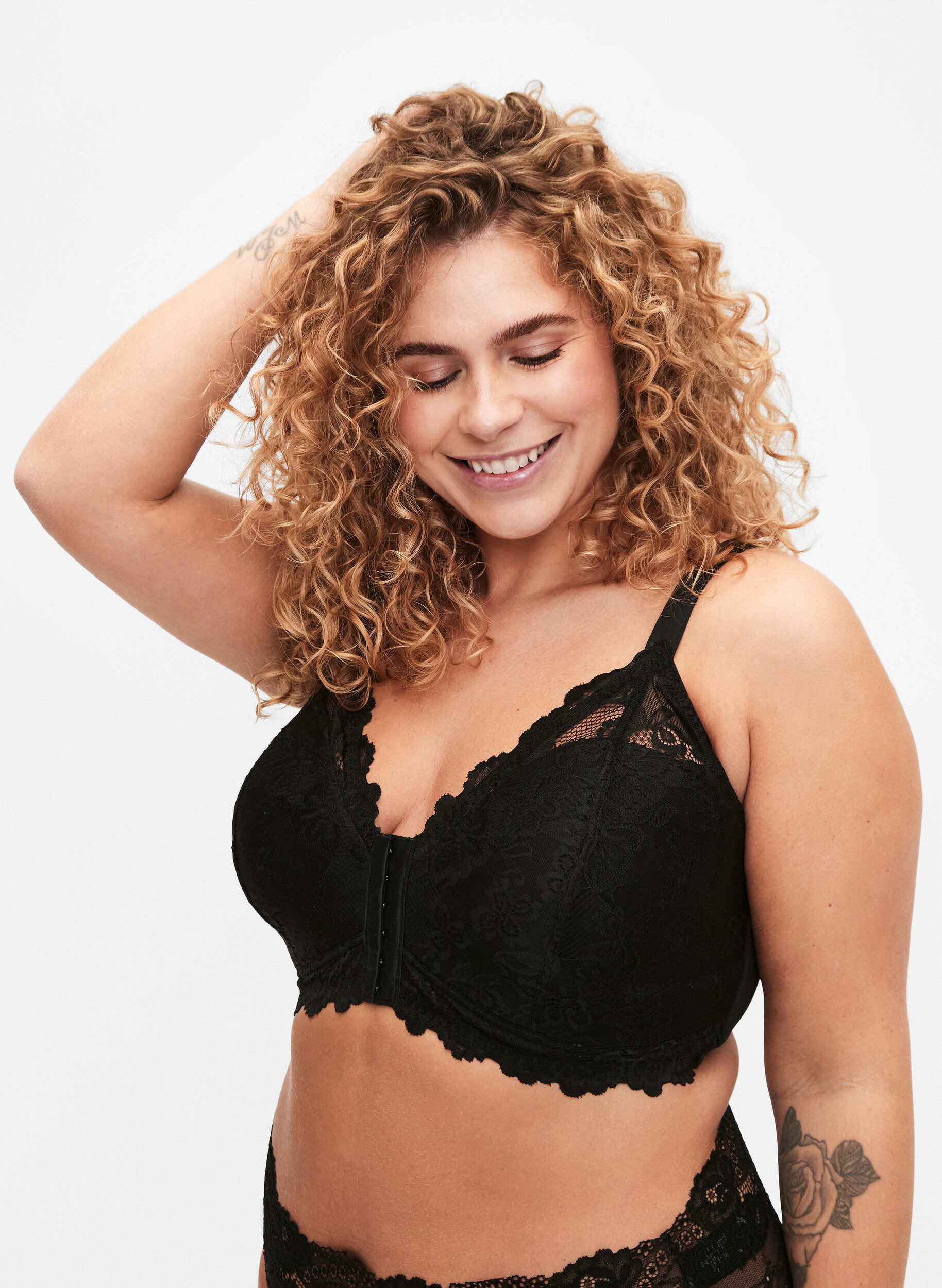 Zizzi Soutien-gorge en dentelle avec fermeture sur le devant, Black, Model image number 0
