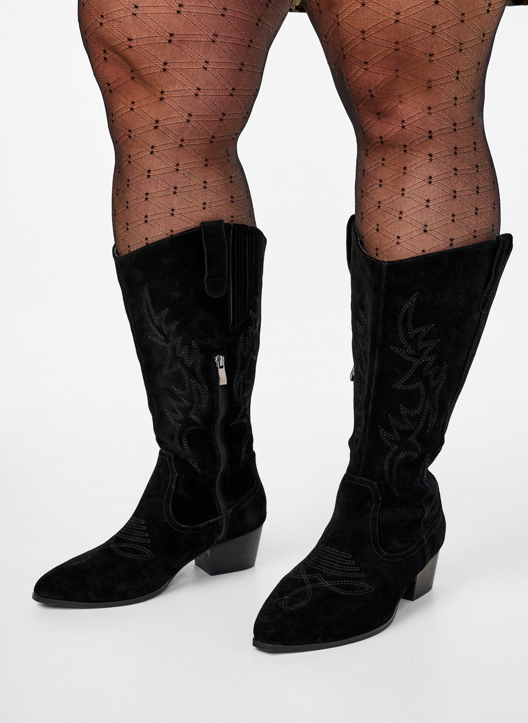 Zizzi Large &ndash; Bottes de cowboy en daim, Black, Model image number 0