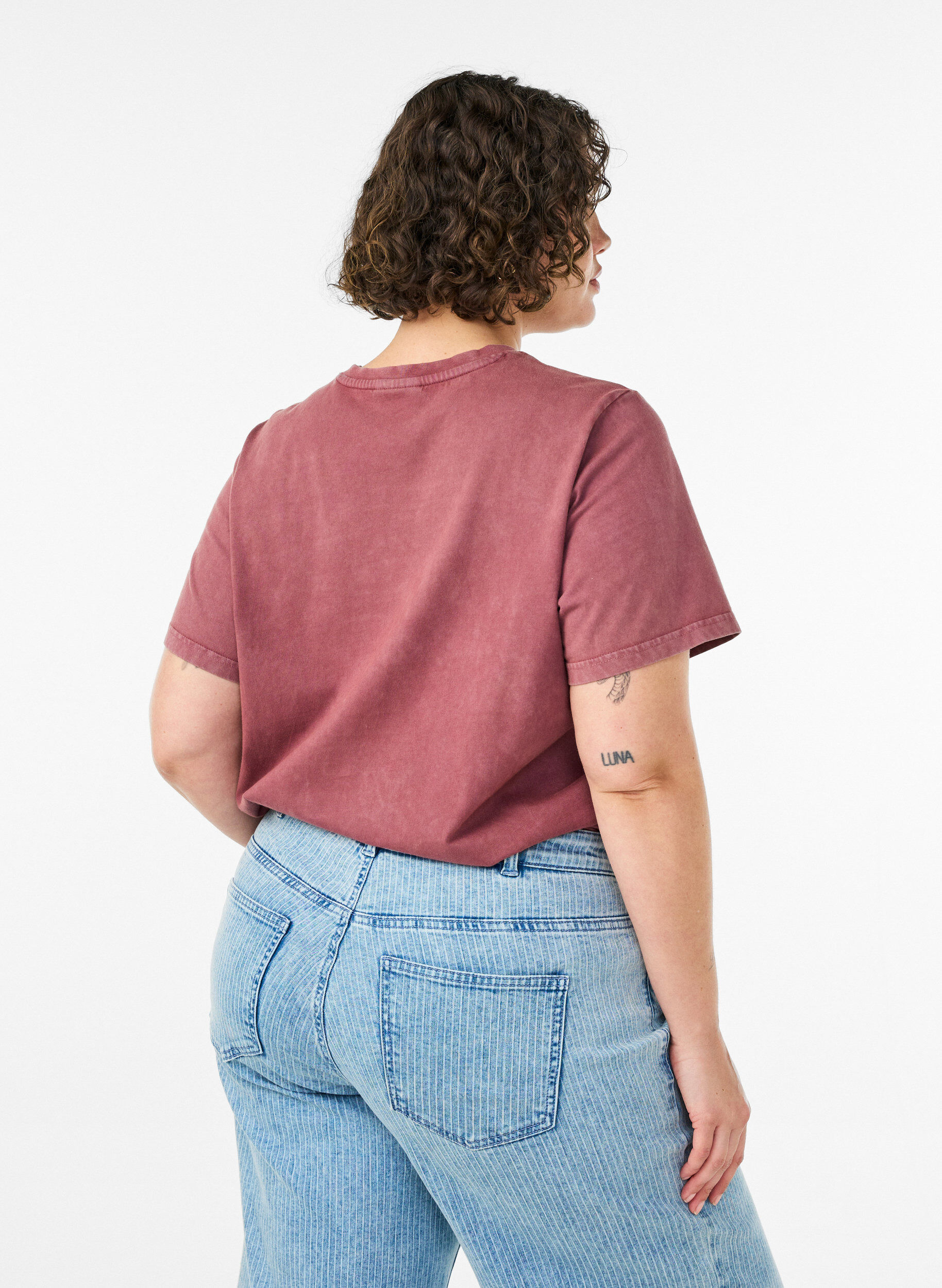 ZizziT-shirt en coton avec imprim&eacute; sur le devant et effet d&eacute;lav&eacute;, Bordeaux, Model image number 2