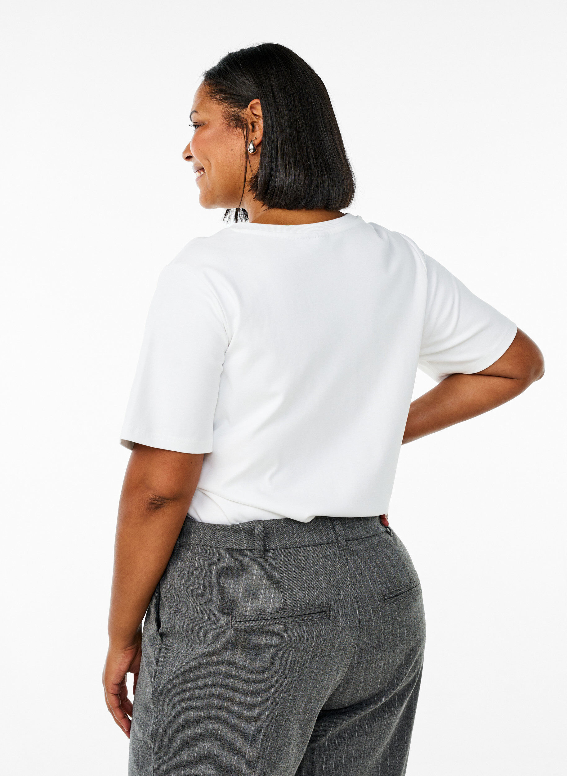 Zizzi T-shirt basique en coton bio avec col en V, Blanc, Model image number 2