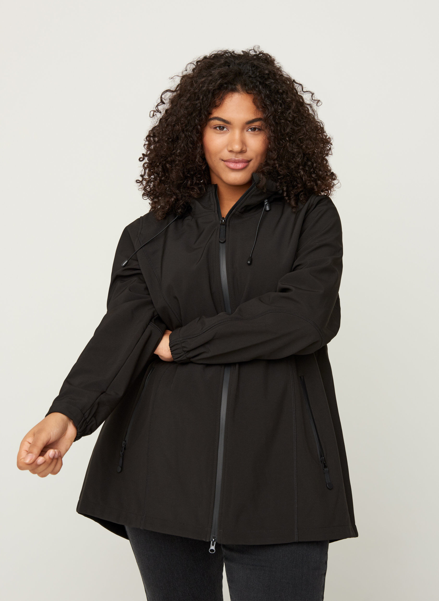 Zizzi Veste softshell courte &agrave; capuche, Black, Model image number 0