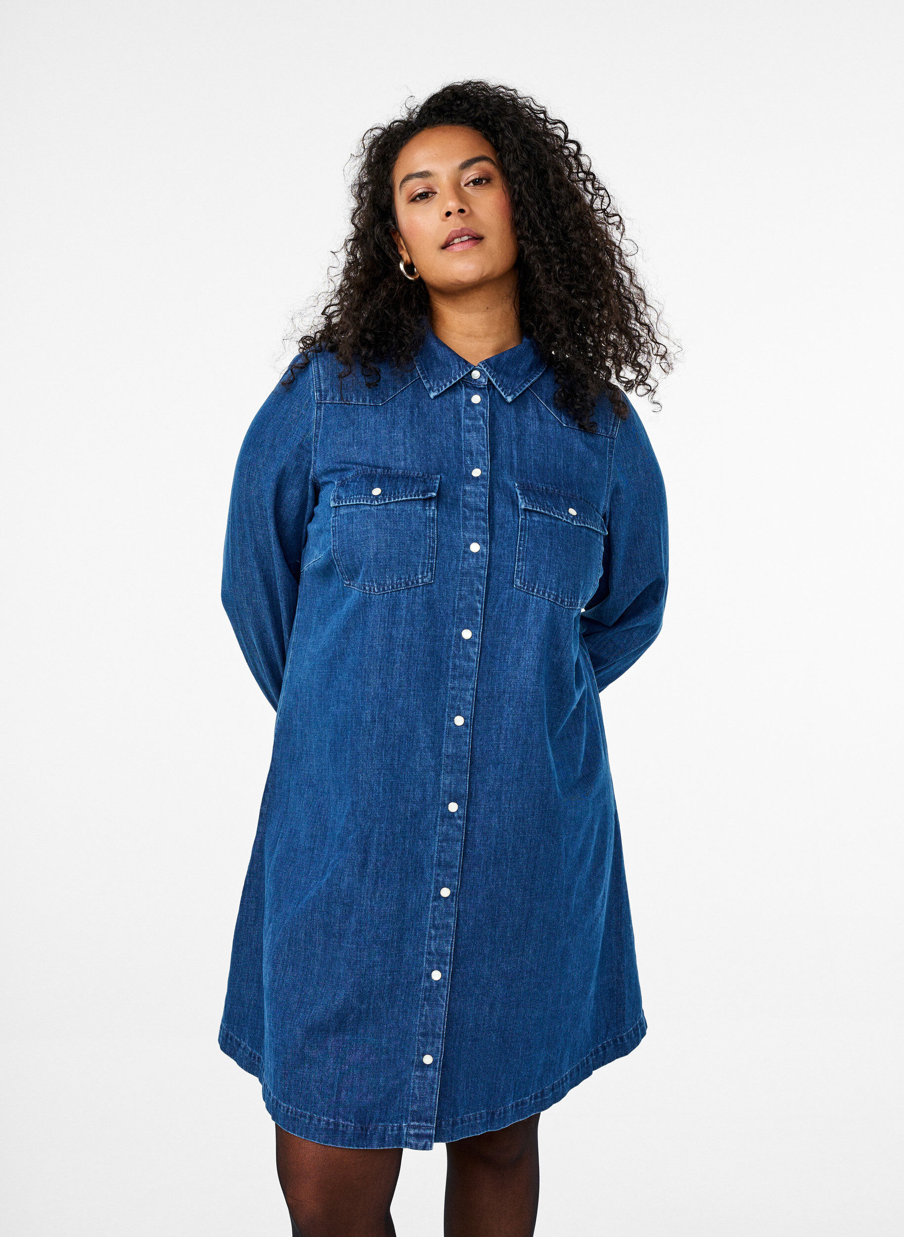 Zizzi Robe en jean avec boutons, Bleu, Model image number 0