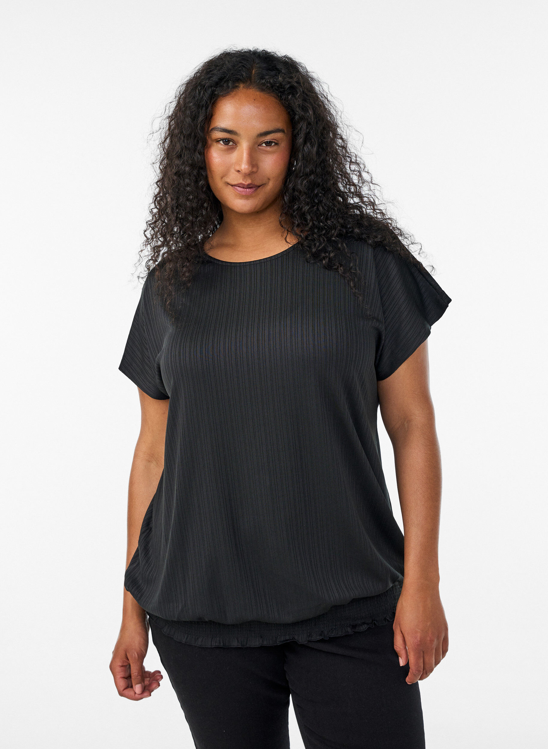 Blouse en jersey avec rayures textur&eacute;es et ourlet smock&eacute;, Noir, Model