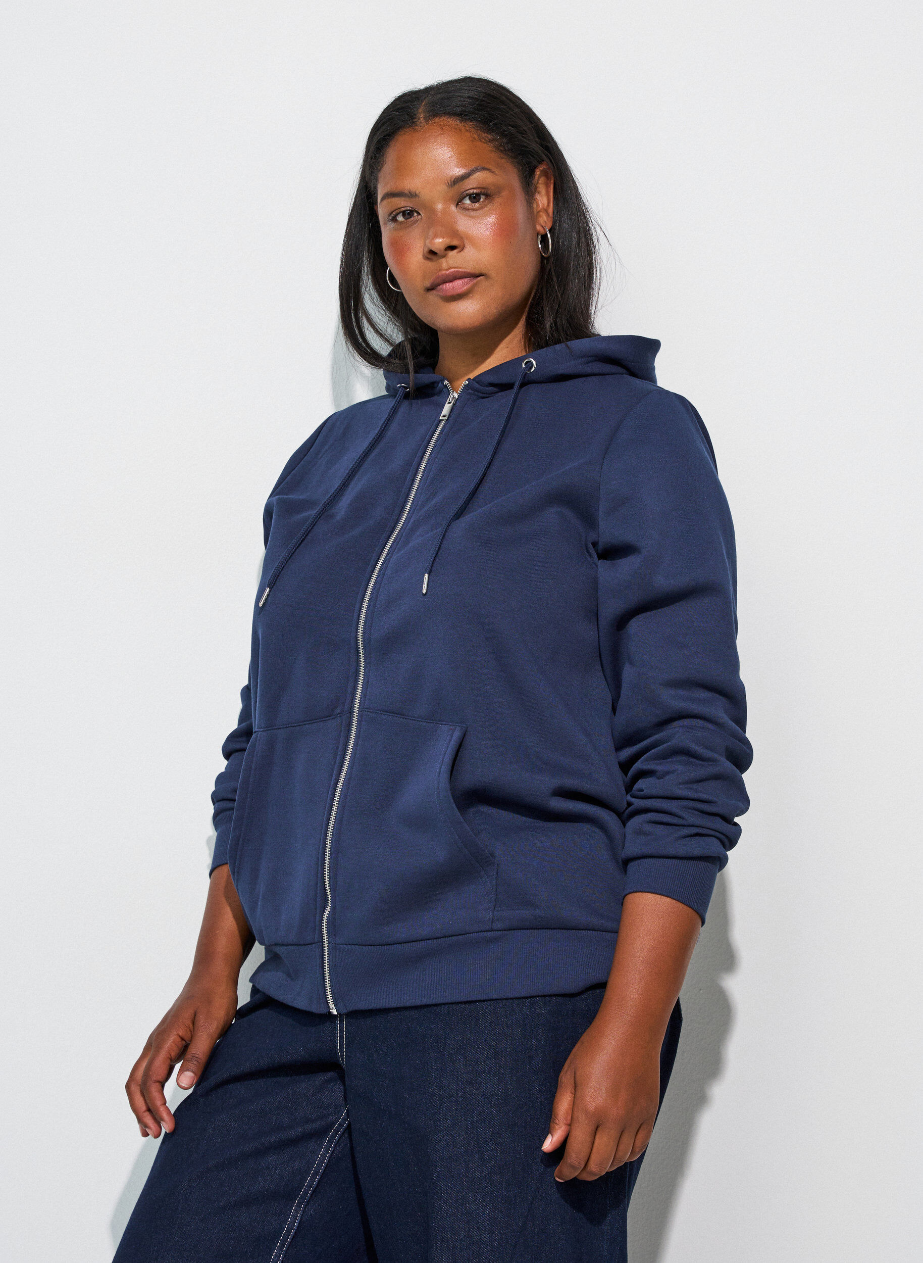 Sweat &agrave; capuche zipp&eacute; avec poches, Bleu, Model