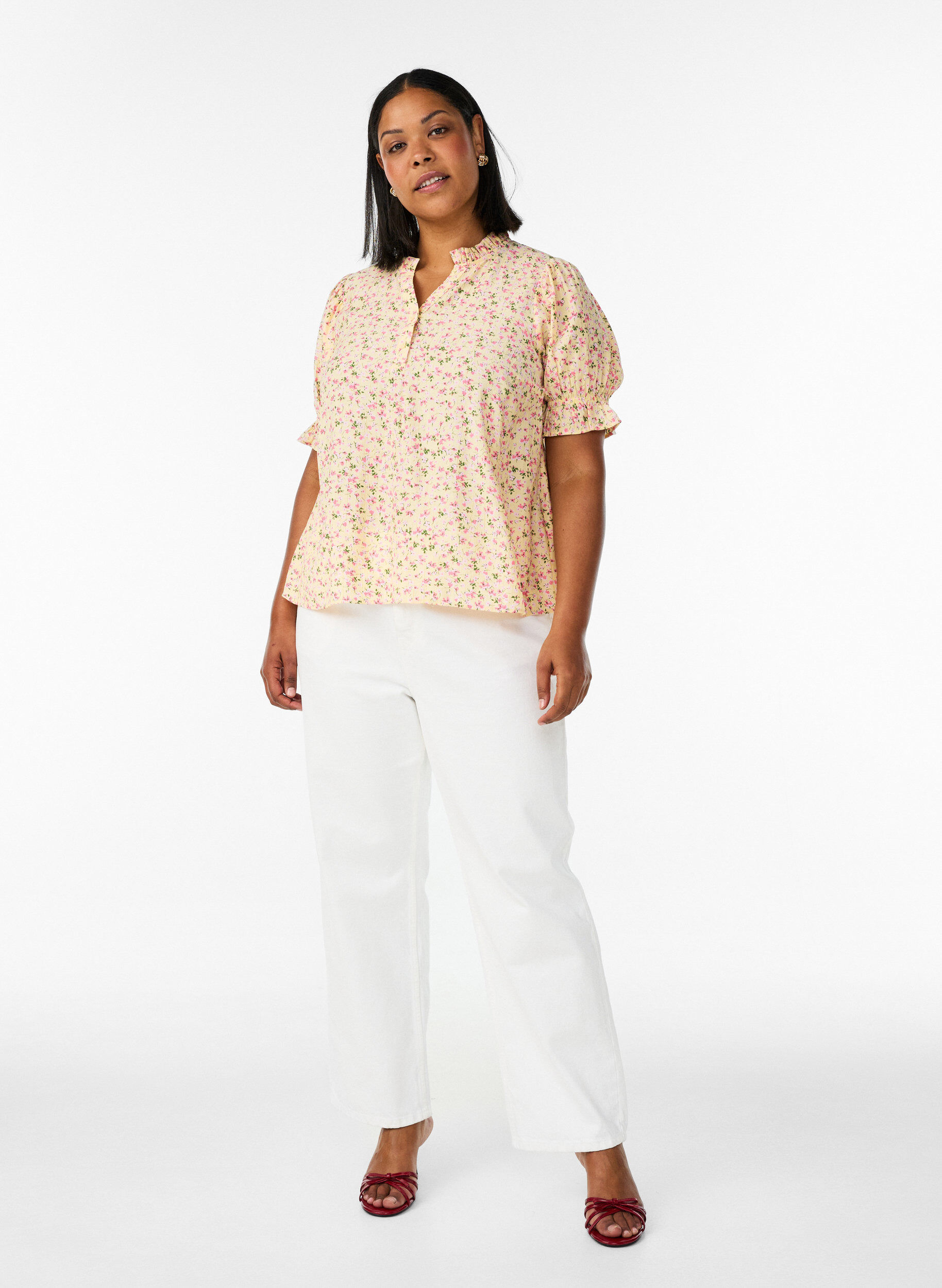ZizziBlouse fleurie en viscose &agrave; manches courtes et col &agrave; volants, Jaune, Model image number 1