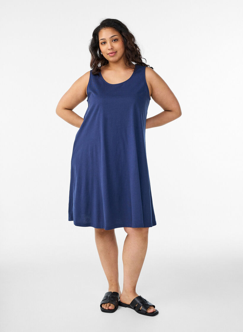 Robe &eacute;vas&eacute;e sans manches, Bleu, Model image number 1