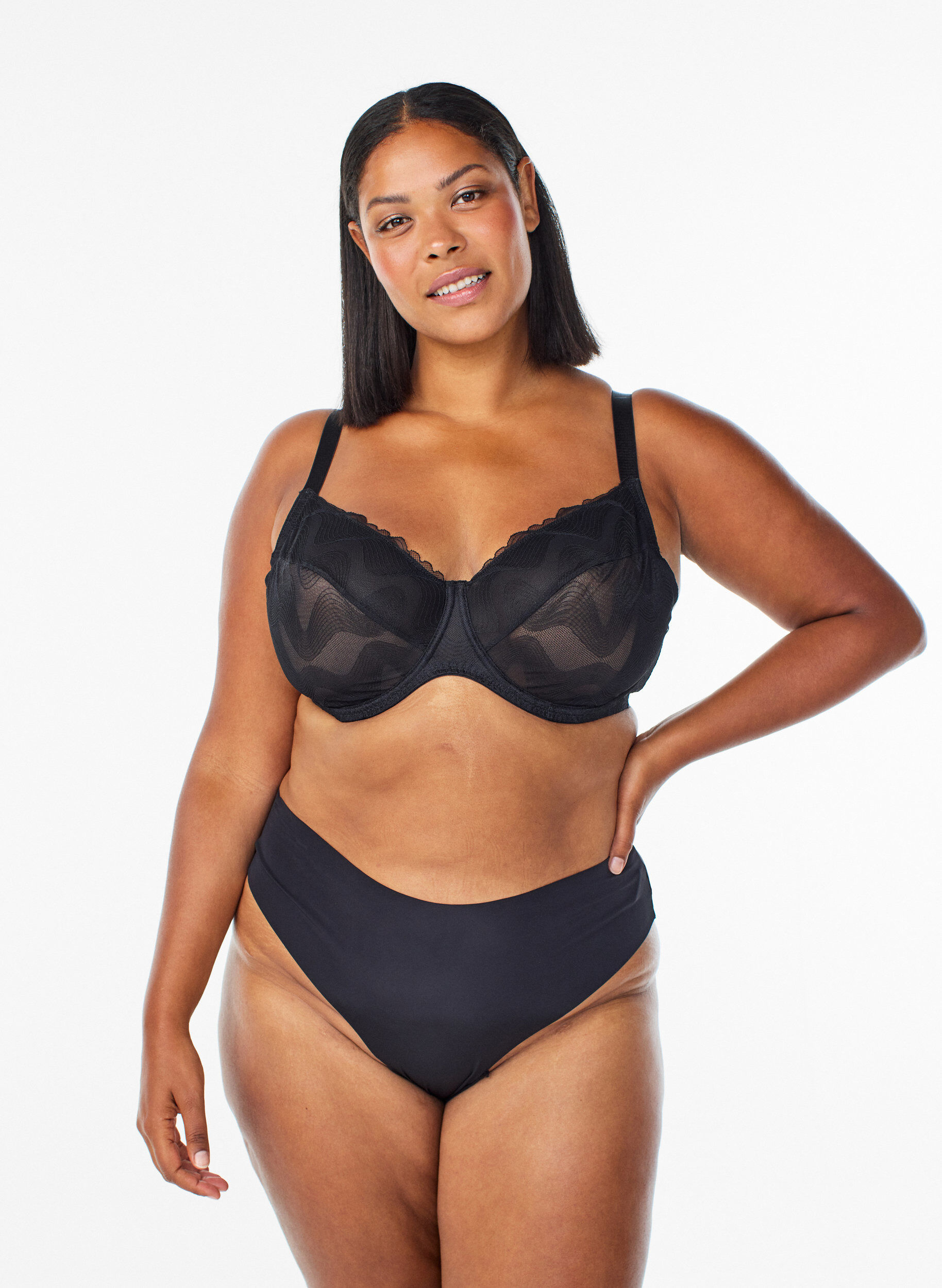 Zizzi Soutien-gorge embo&icirc;tant en maille &agrave; motif vagues, Noir, Model image number 1