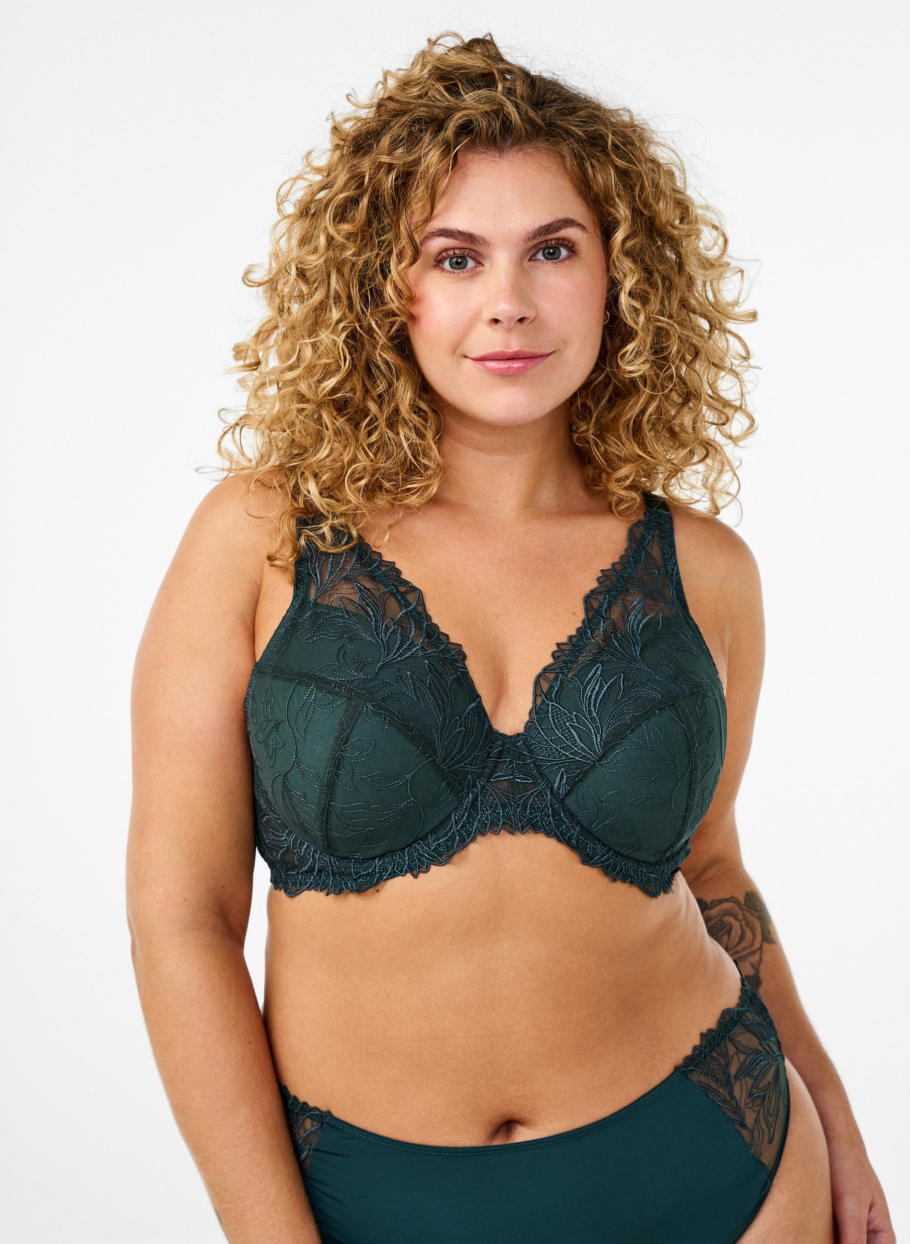Zizzi Soutien-gorge en dentelle rembourr&eacute; avec armature, Vert fonc&eacute;, Model image number 0