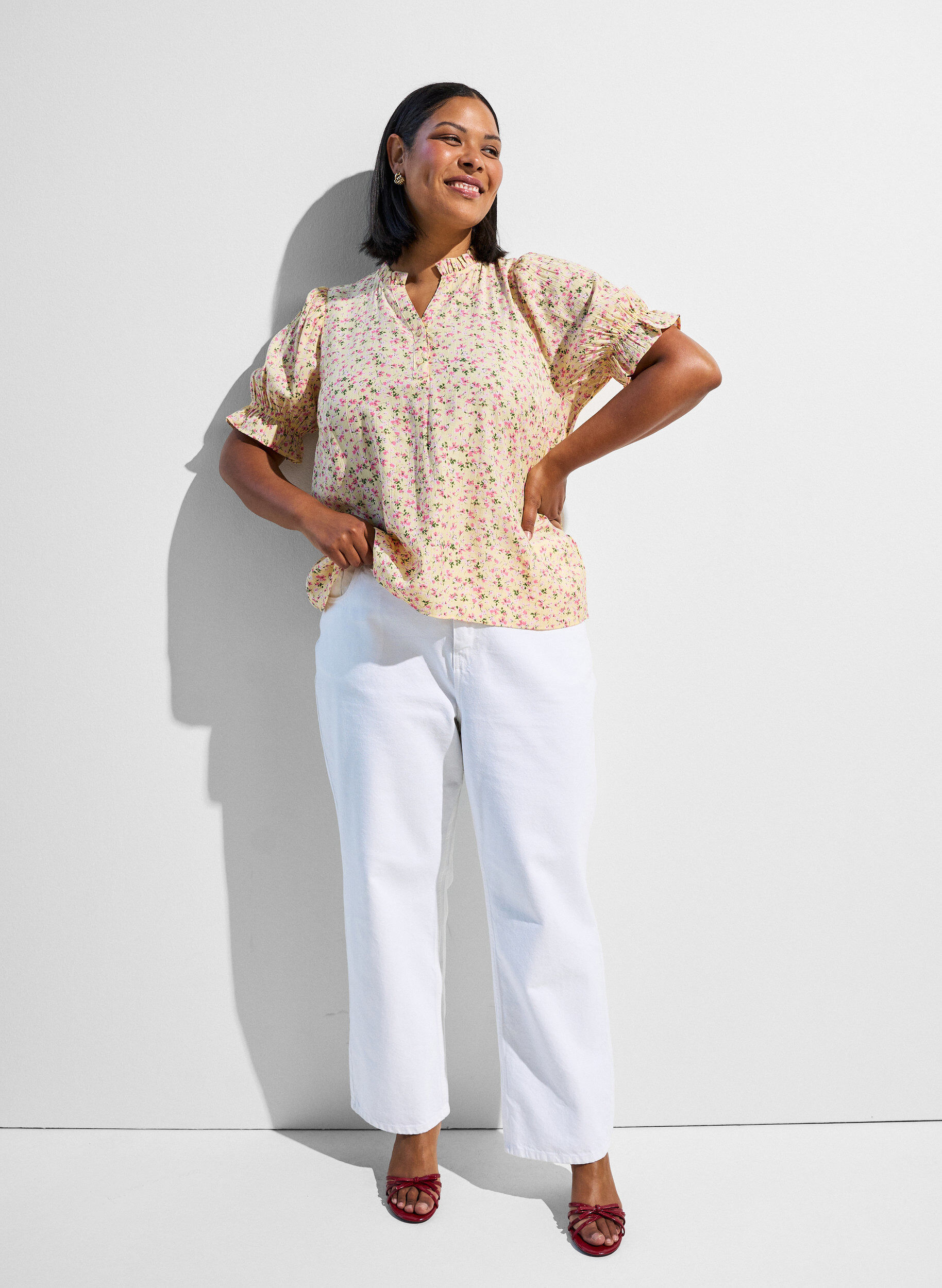 ZizziBlouse fleurie en viscose &agrave; manches courtes et col &agrave; volants, Jaune, Image image number 0