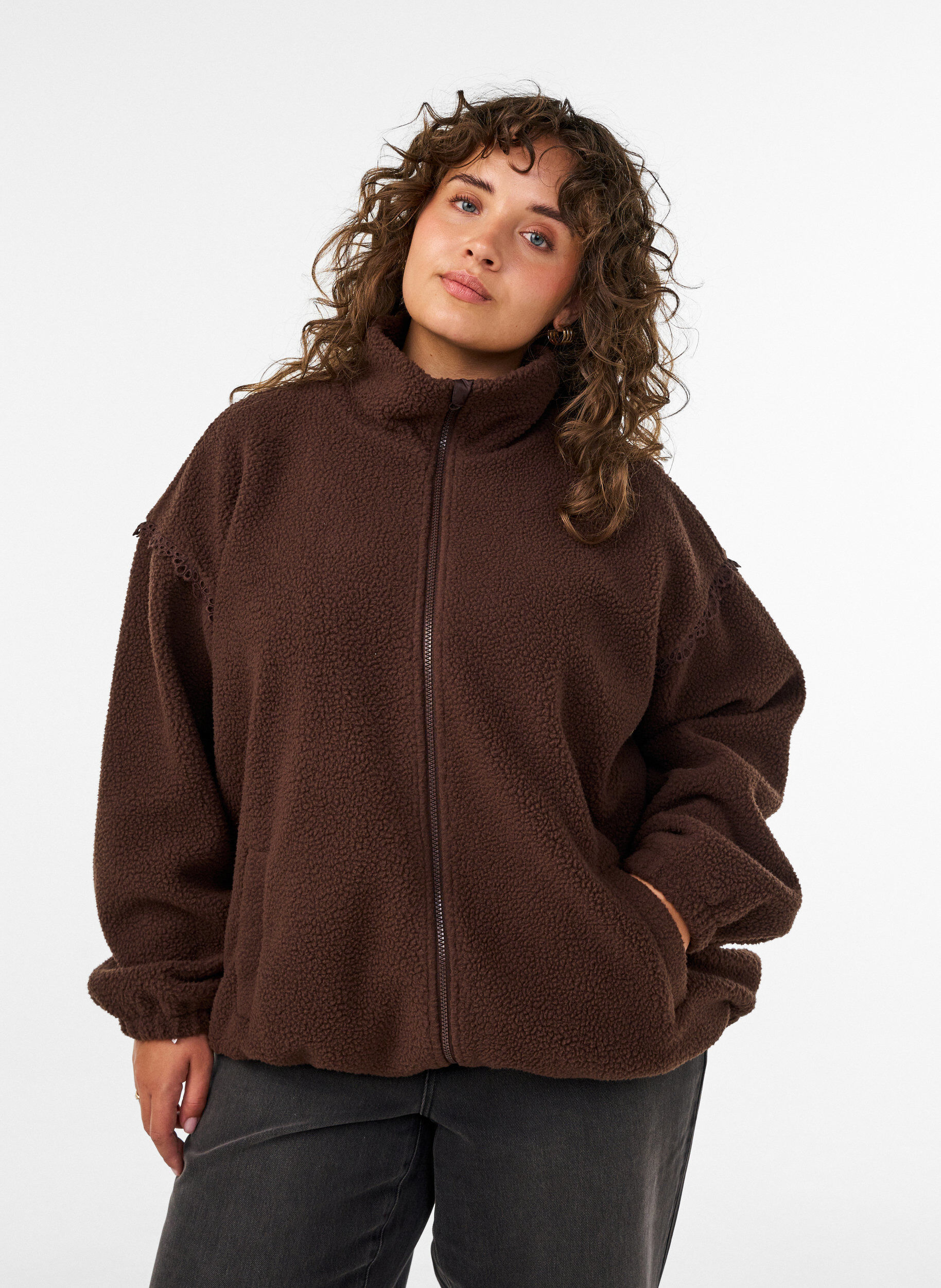 ZizziVeste teddy avec finitions en broderie anglaise et col montant, Marron, Model image number 0