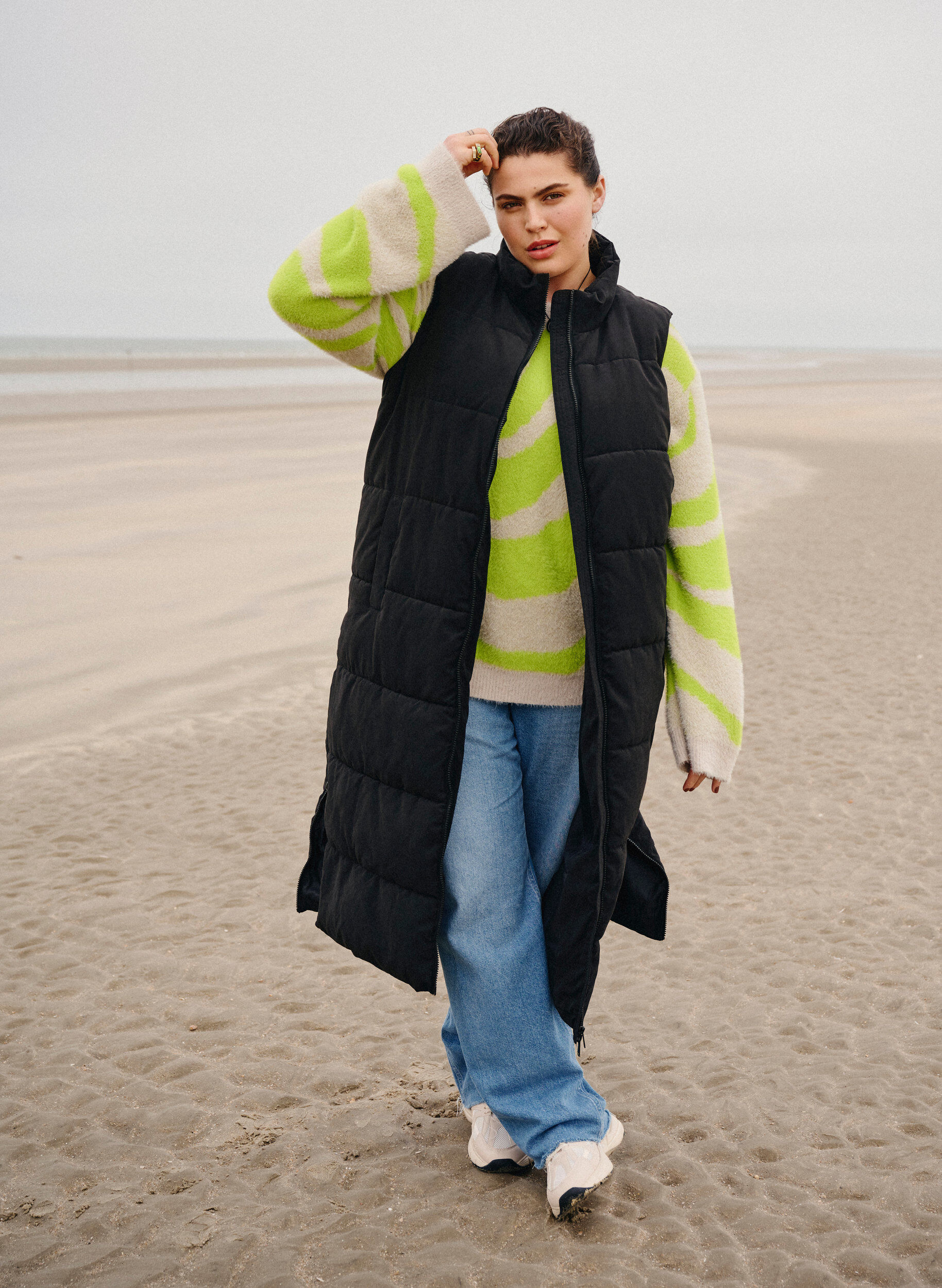 Zizzi Veste longue avec col montant et poches, Black, Image image number 0