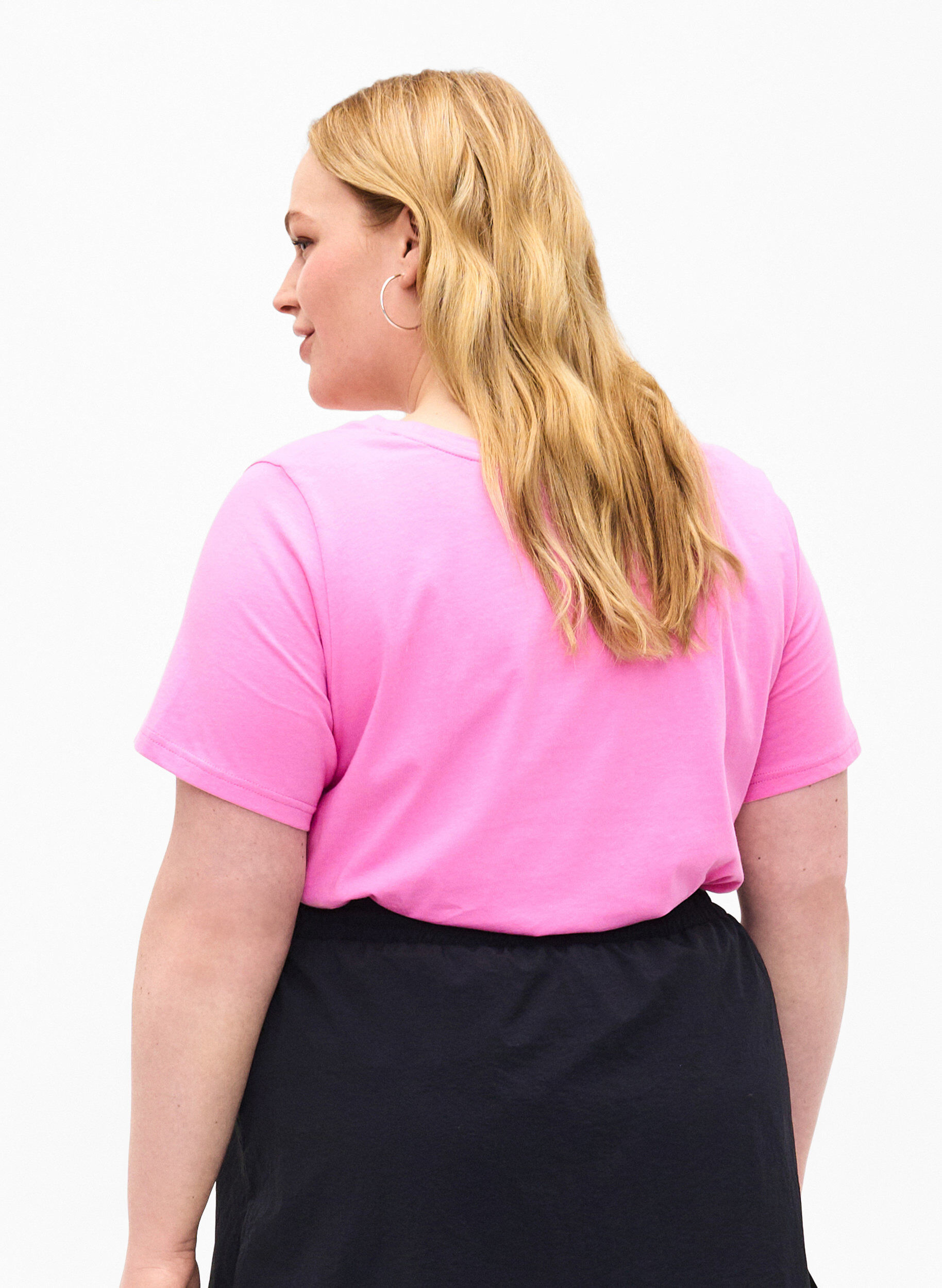 Zizzi T-shirt en coton avec une cerise brod&eacute;e, Roseb. W. CherryEMB., Model image number 1