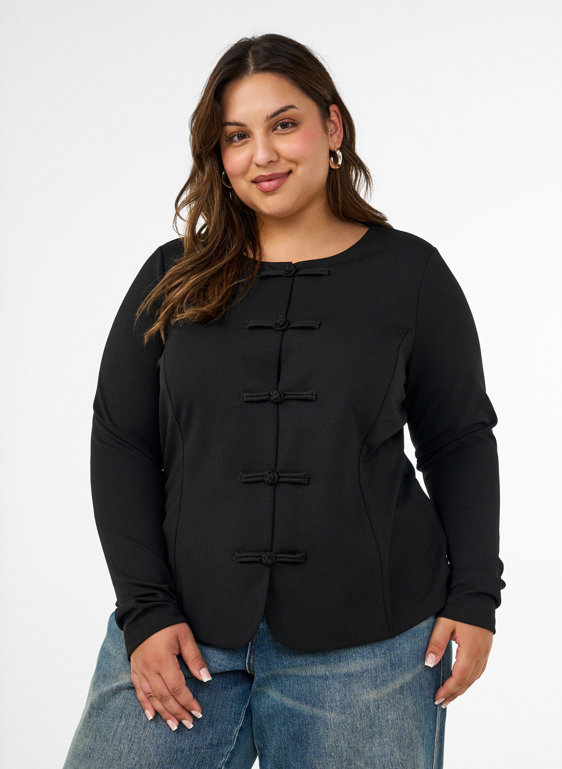 Cardigan ajust&eacute; avec fermeture par n&oelig;uds, Noir, Model