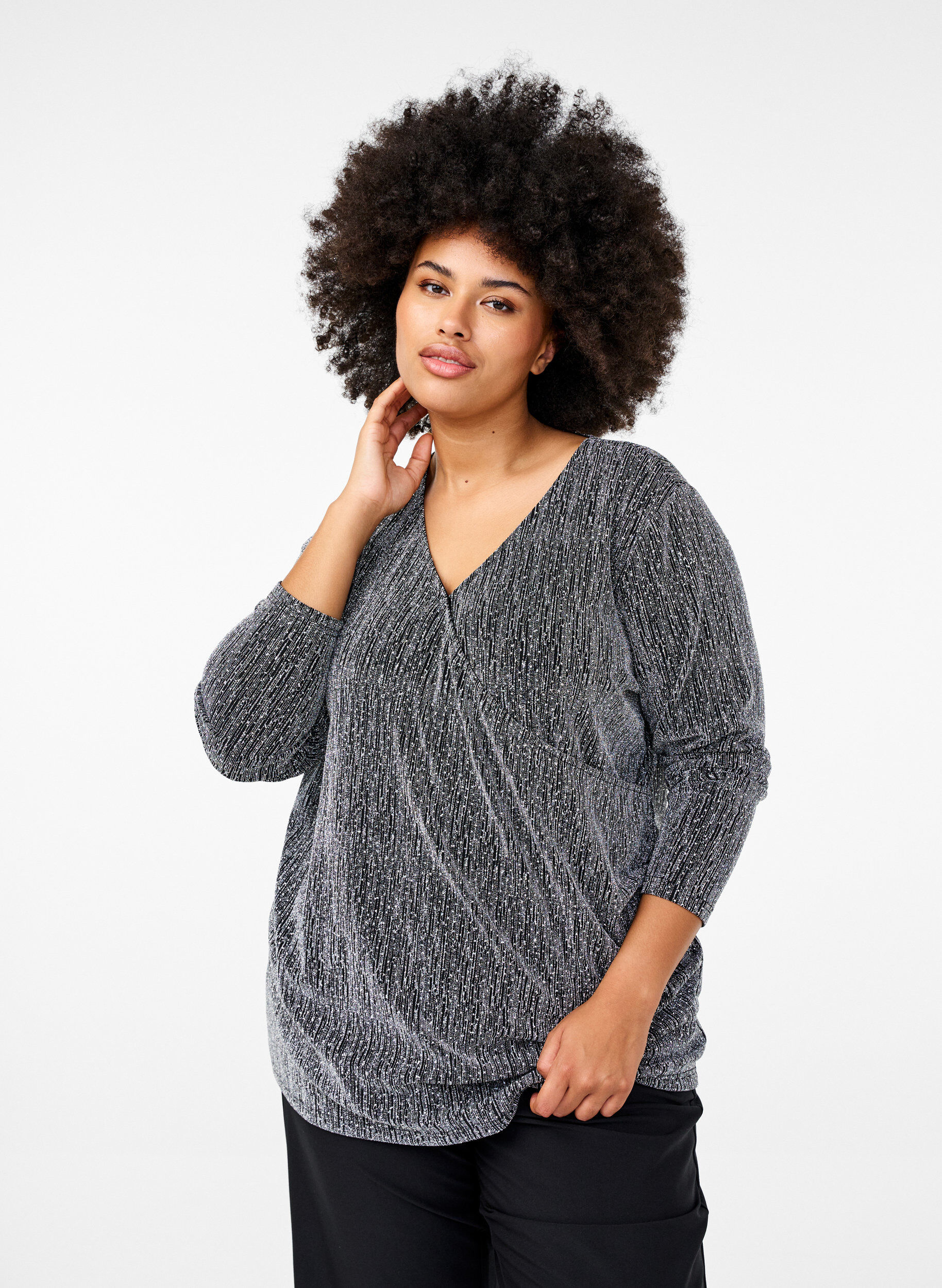 Zizzi Top paillet&eacute; &agrave; effet kimono, Noir, Model image number 0