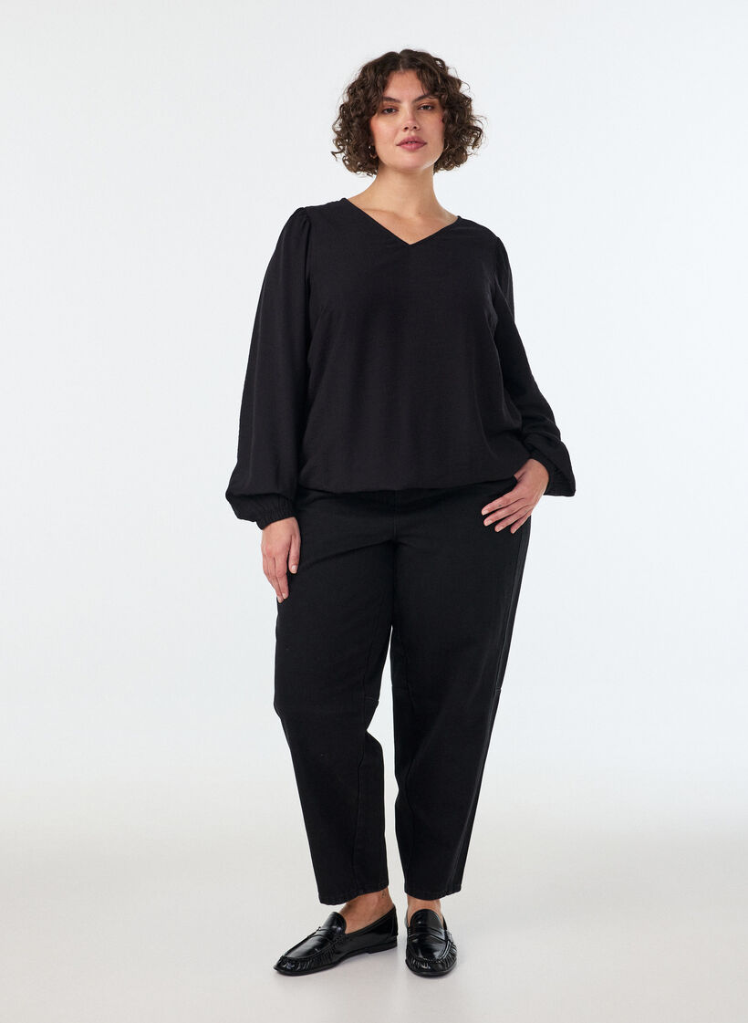 Blouse en viscose &agrave; col V et coupe ballon, Noir, Model image number 1