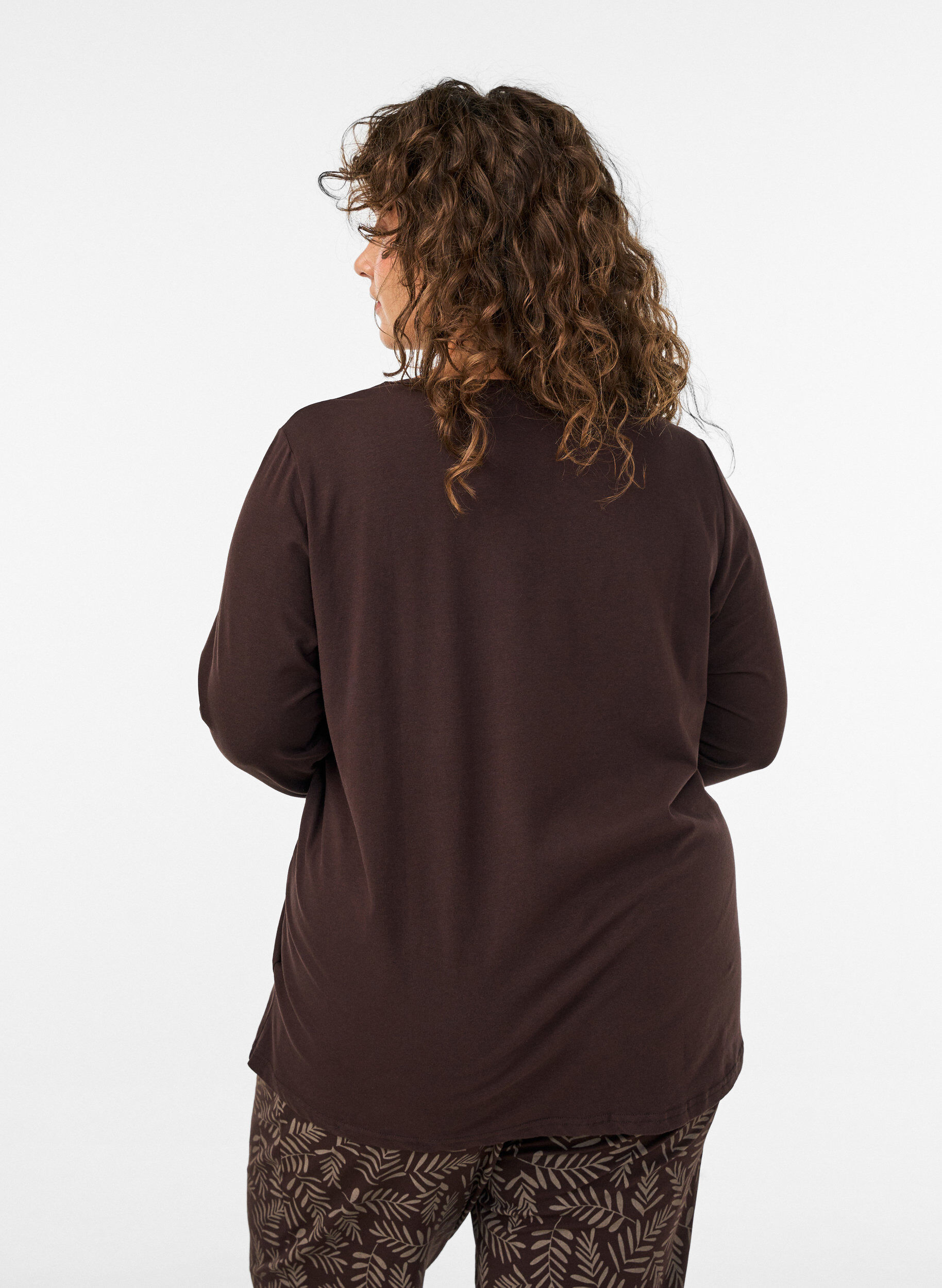 ZizziHaut de pyjama en coton &agrave; imprim&eacute; c&oelig;urs, Marron, Model image number 2