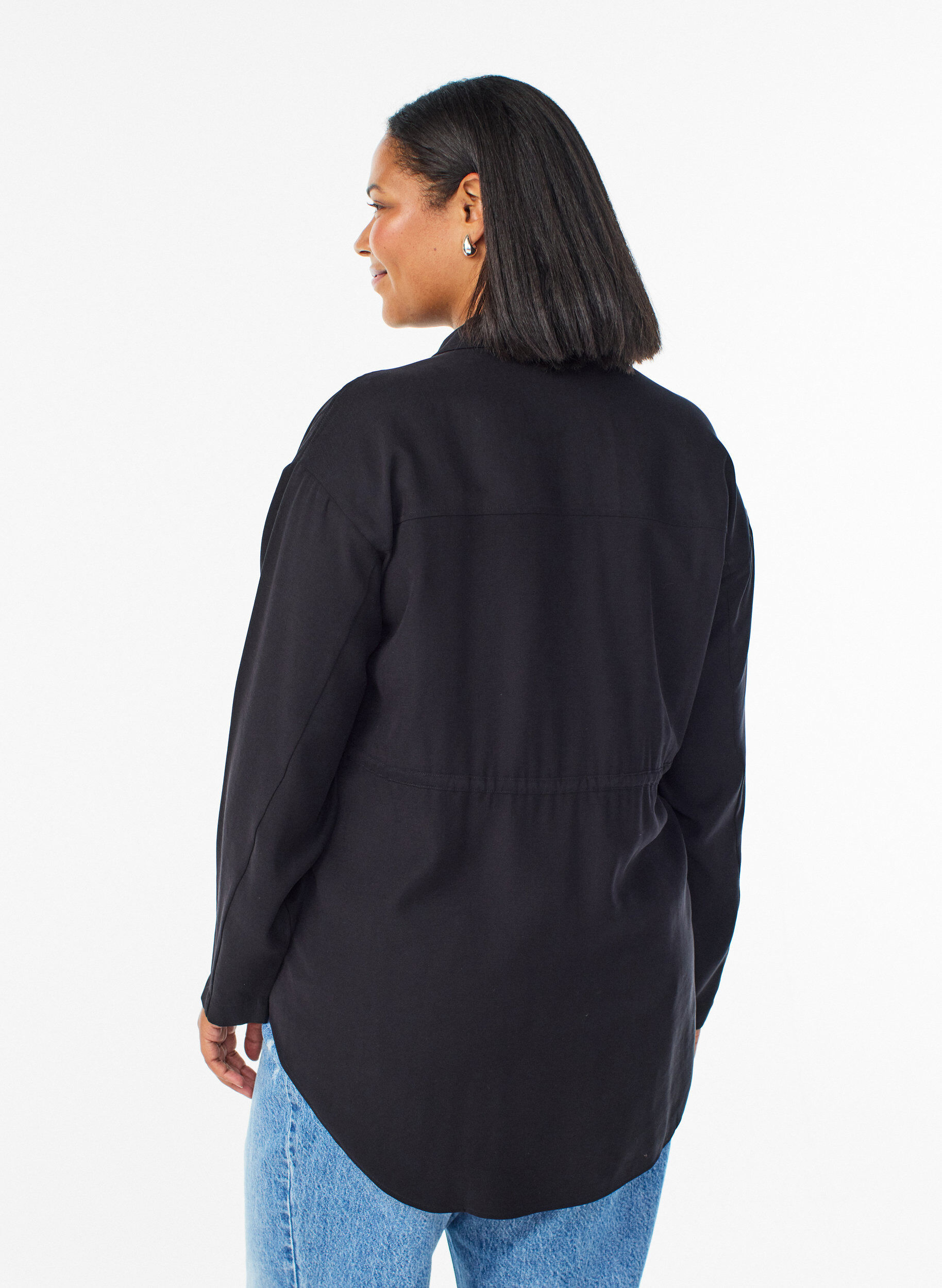 Zizzi Tunique avec poches poitrine et taille ajustable, Noir, Model image number 2