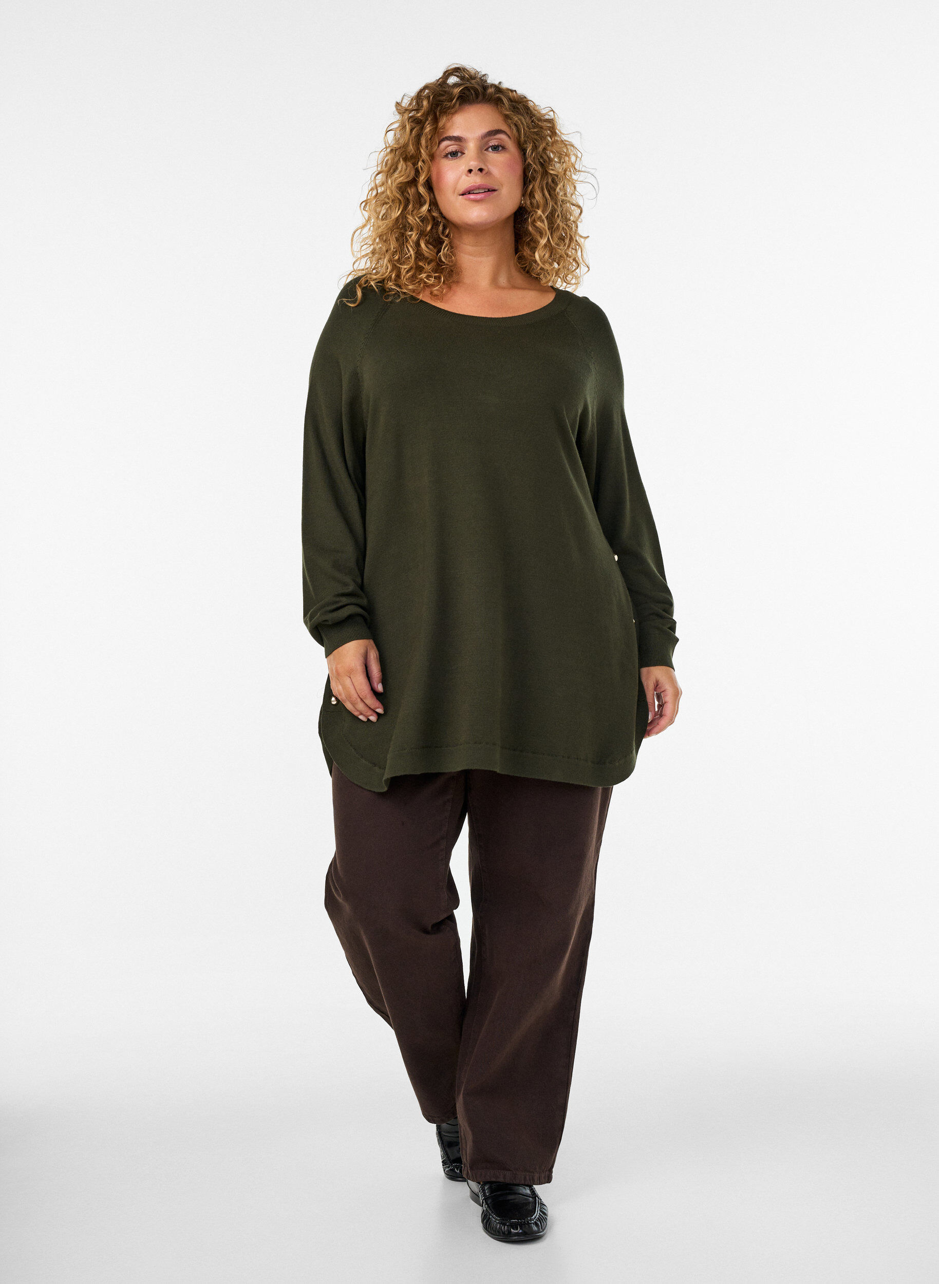ZizziBlouse en maille avec boutons sur le c&ocirc;t&eacute;, Vert fonc&eacute;, Model image number 1