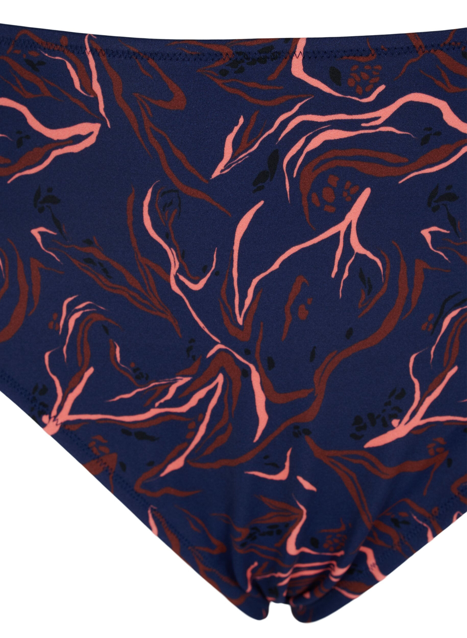 Zizzi Bas de bikini taille haute avec jambe &eacute;chancr&eacute;e, Noir, Packshot image number 2