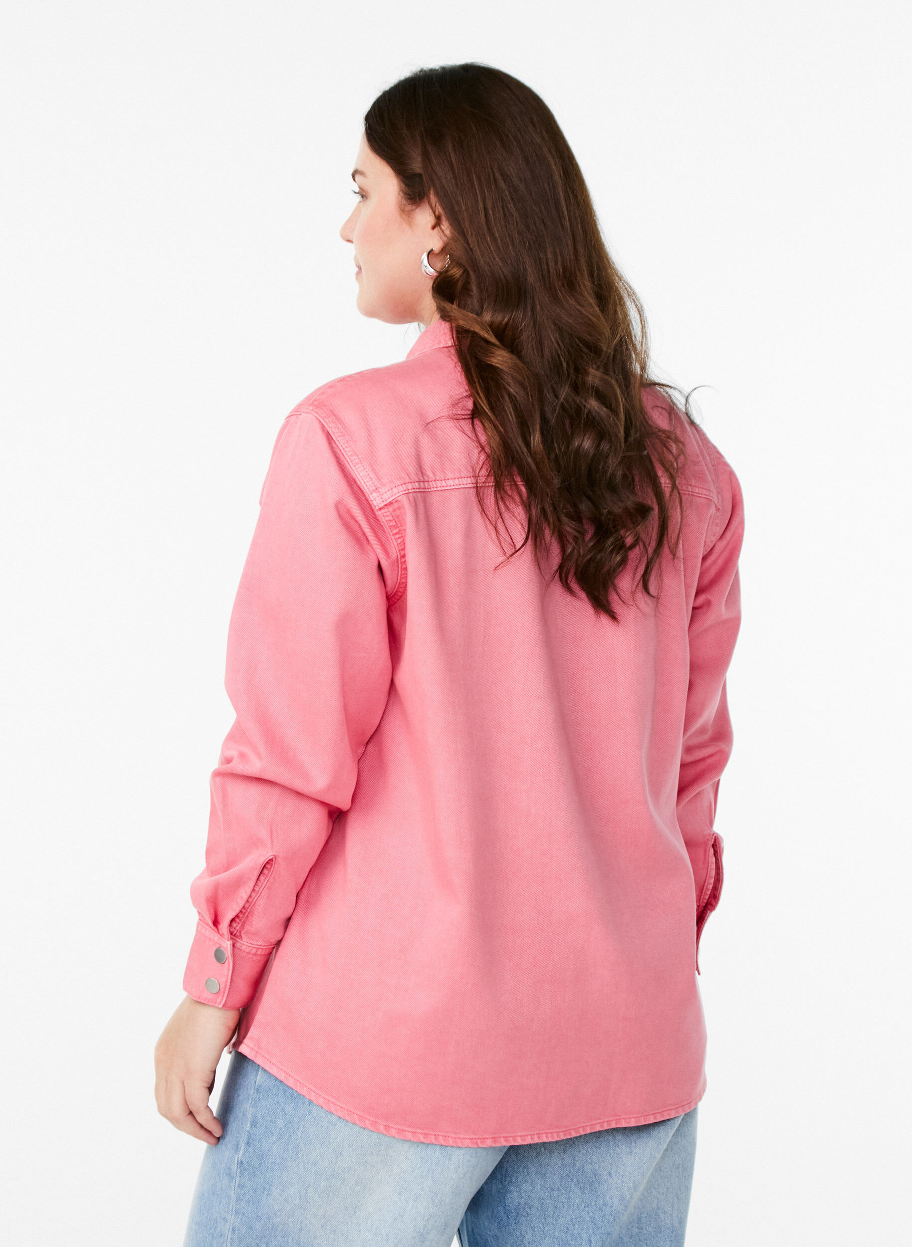 Zizzi Chemise en jean avec poches poitrine, Rose, Model image number 2