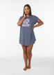 Chemise de nuit &agrave; manches courtes avec imprim&eacute; de texte, Gris bleut&eacute;, Model image number 1