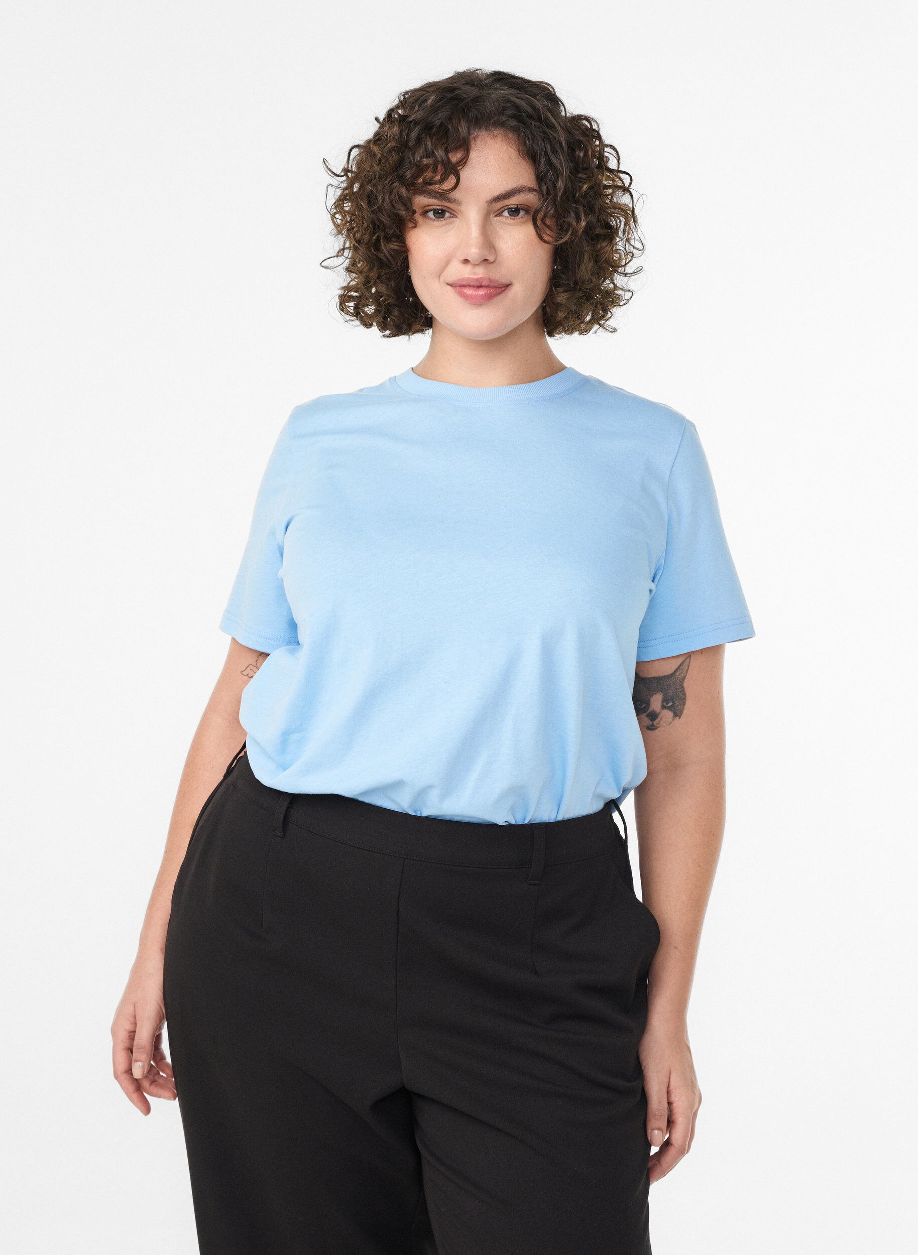 T-shirt basique en coton &agrave; col rond, Bleu, Model