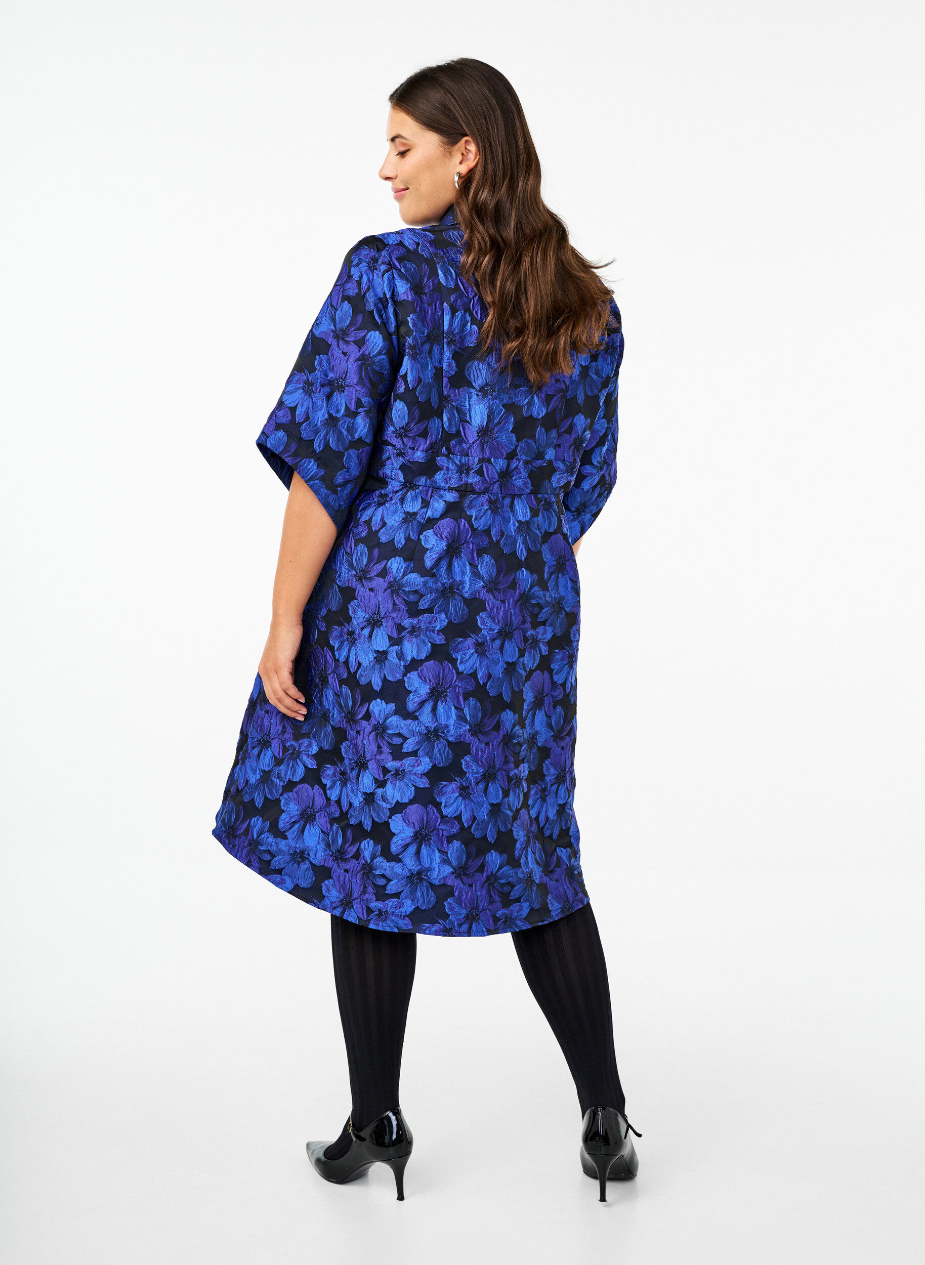 Zizzi Robe courte en jacquard avec manches 3/4, Black Blue, Model image number 1