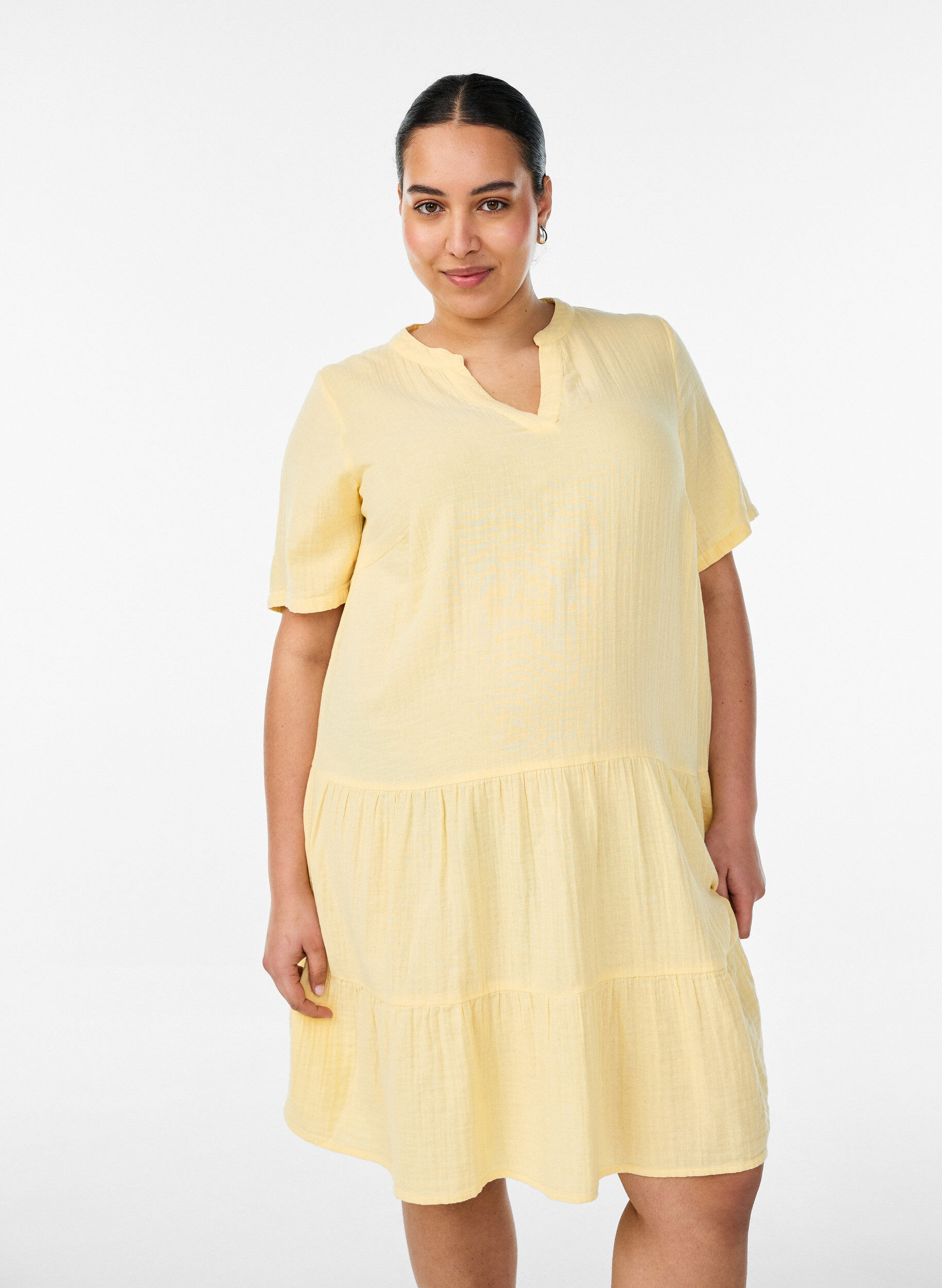 Robe courte &eacute;vas&eacute;e en mousseline de coton, Jaune clair, Model