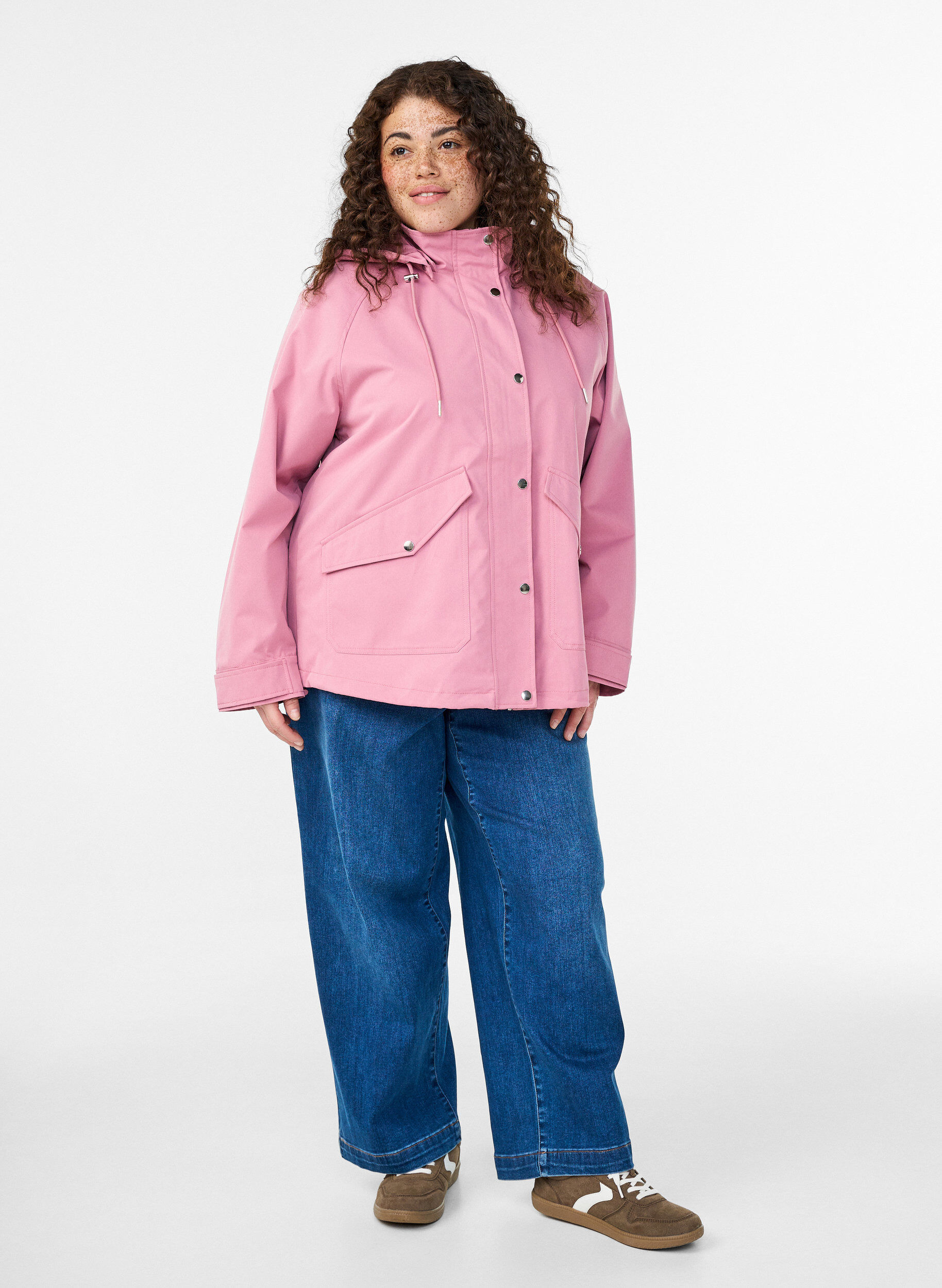 Zizzi Veste courte de printemps avec capuche amovible, Rose, Model image number 1