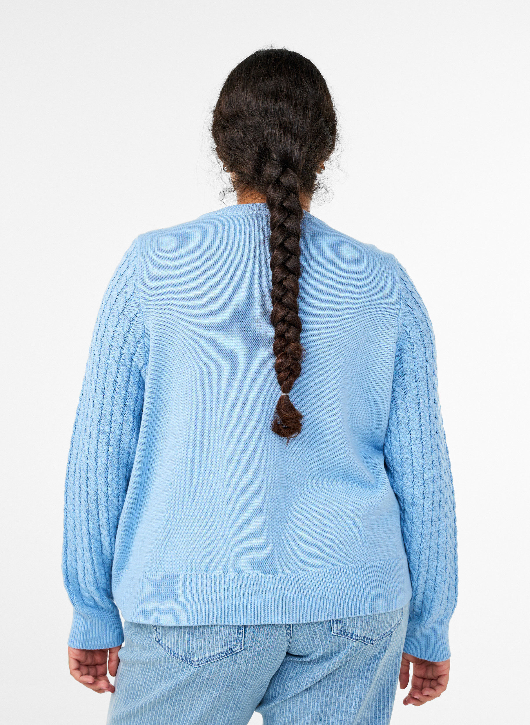 ZizziCardigan en maille torsad&eacute;e avec boutons dor&eacute;s, Bleu, Model image number 2