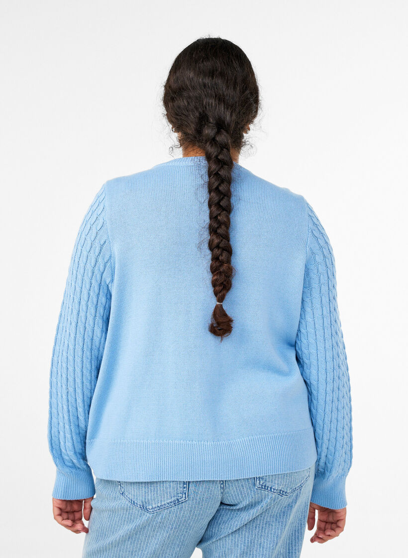Cardigan en maille torsad&eacute;e avec boutons dor&eacute;s, Bleu, Model