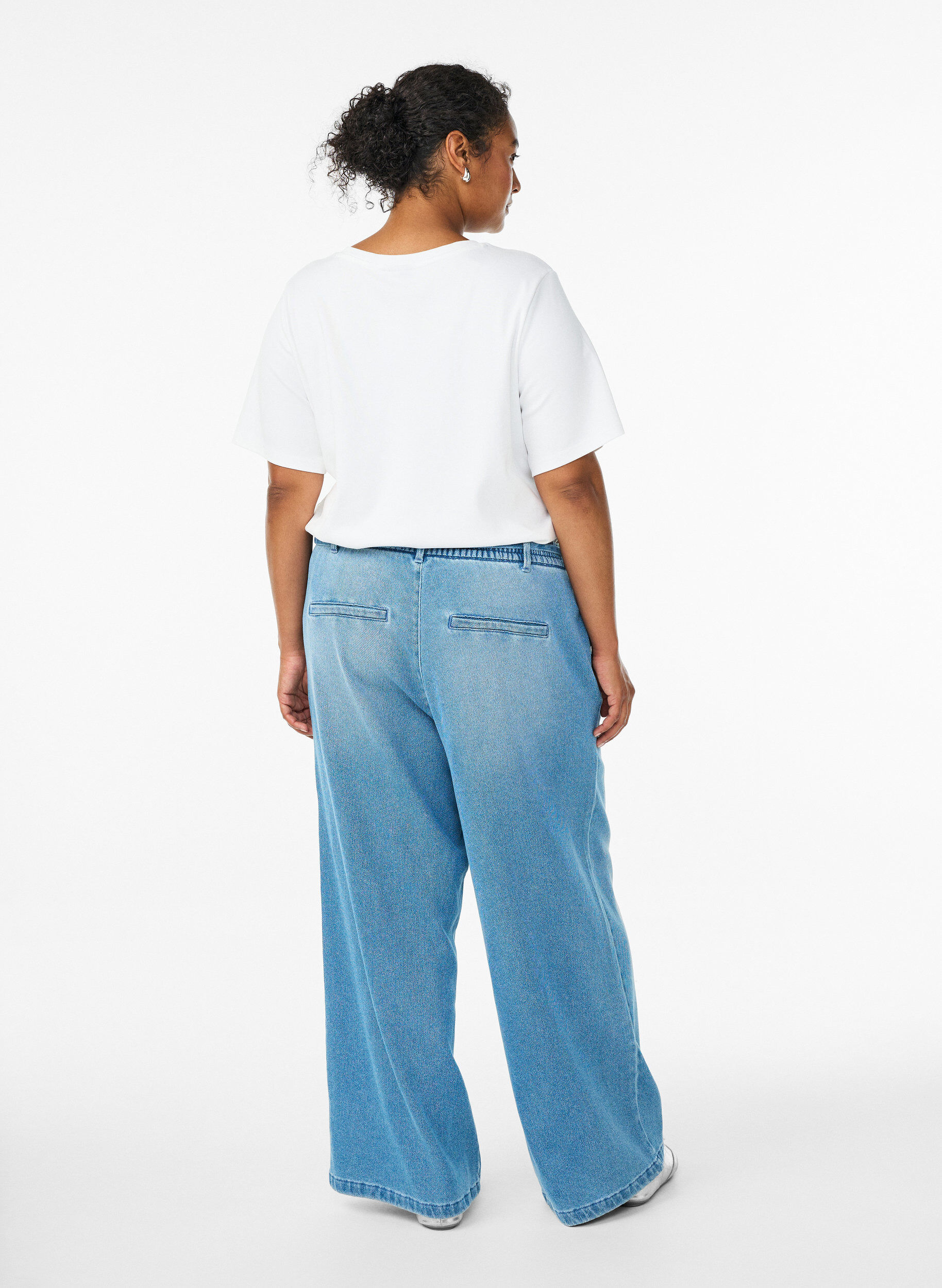 Zizzi Jean ample &agrave; ceinture &eacute;lastique et cordon de serrage, Bleu Clair, Model image number 1