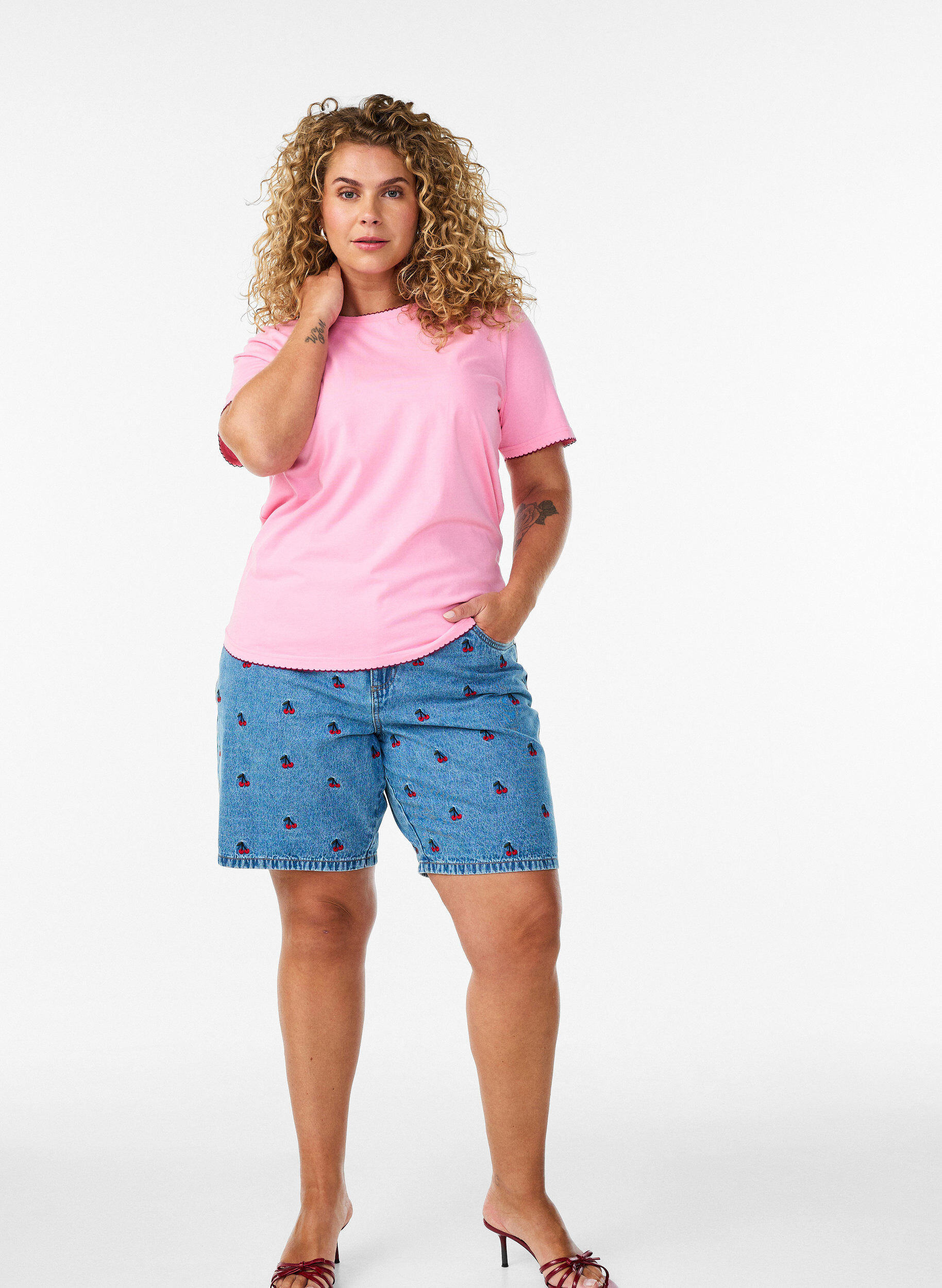 ZizziShort en jean brod&eacute;, Bleu Clair, Model image number 1