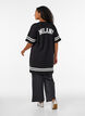 Robe T-shirt courte avec d&eacute;tails sportifs, Noir, Model image number 2